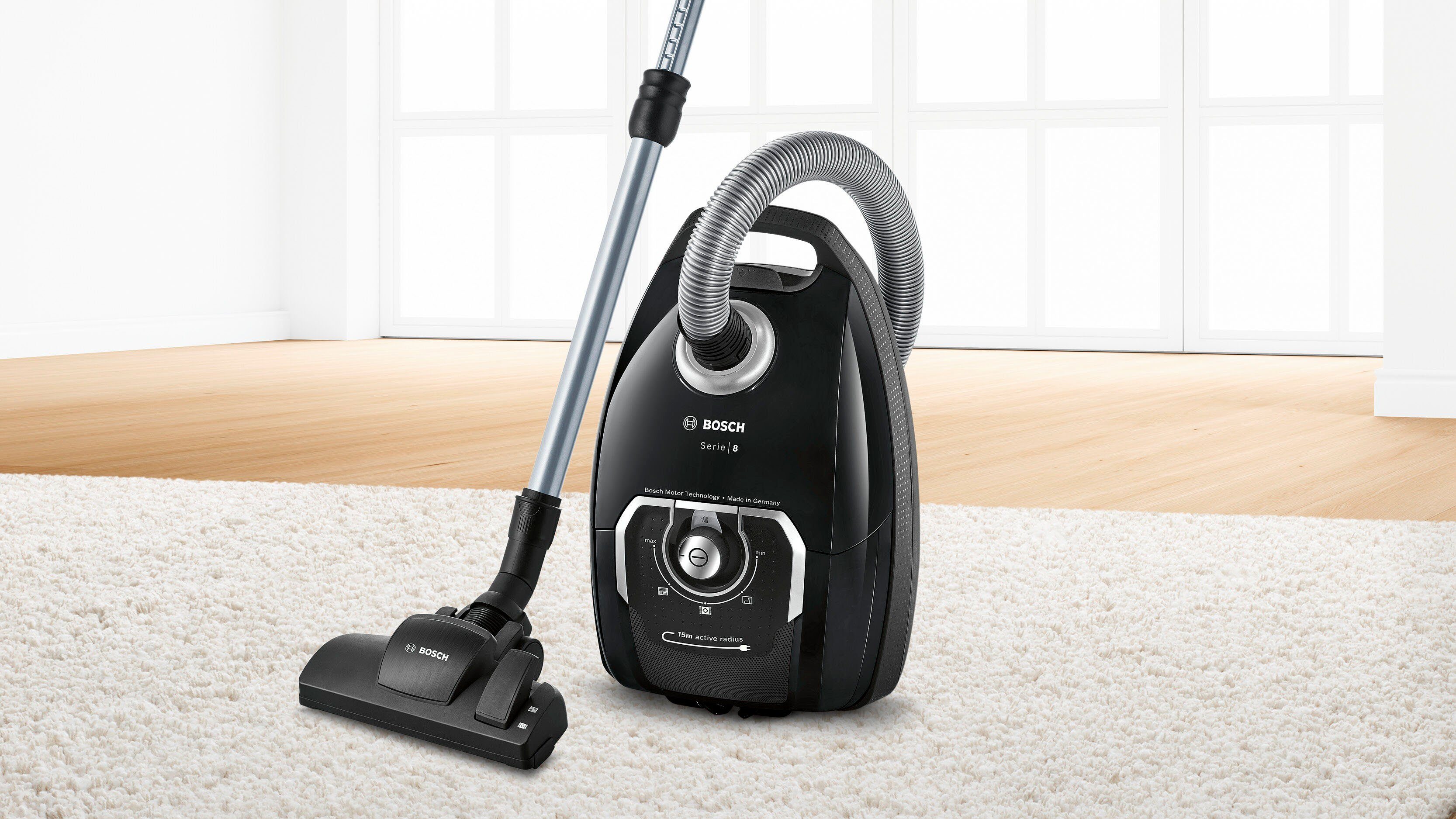 BOSCH Bodenstaubsauger Serie 8 BGL8XALL, ideal für Allergiker, Hygiene-Filter, 650 W, mit Beutel, 10 Jahre Motorgarantie, XXL-Polsterdüse, langes Kabel, leise, schwarz