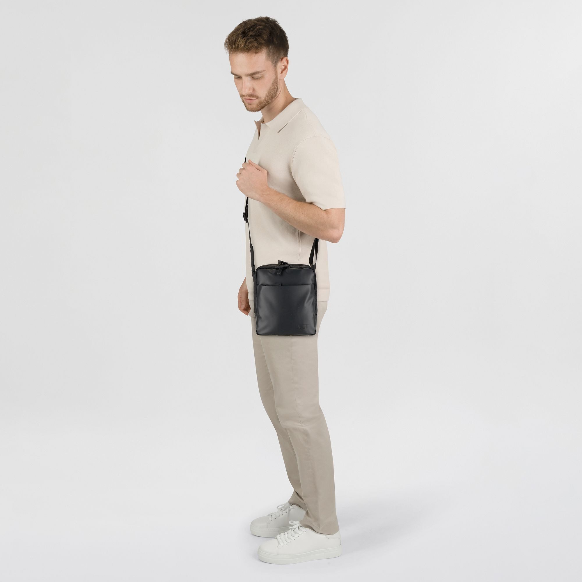 Jost Schultertasche Tolja, Polyurethan
