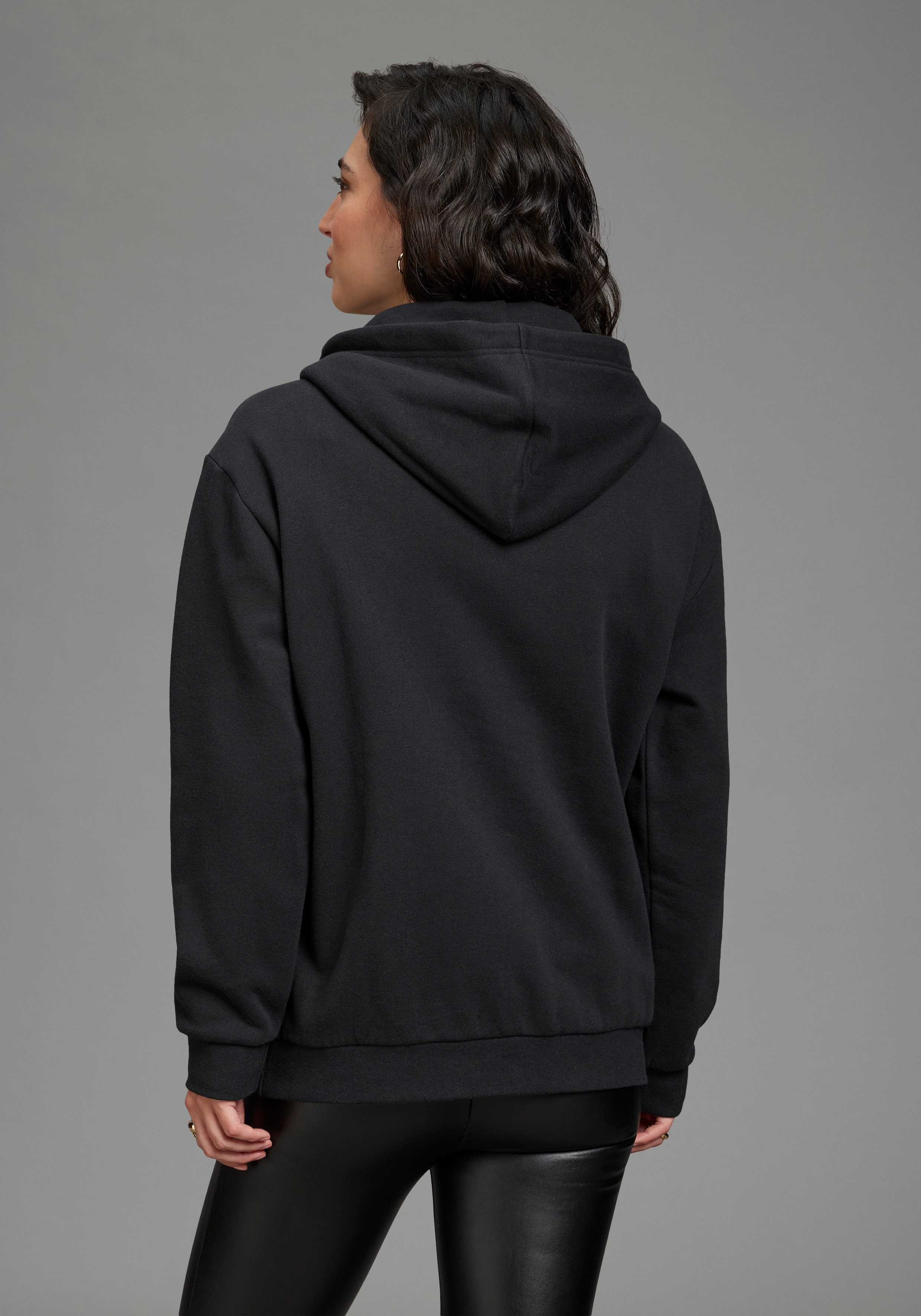 DELMAO Kapuzensweatshirt Weiche Baumwollmischung mit Kängurutasche & Kapuze – Bild 2 von 5
