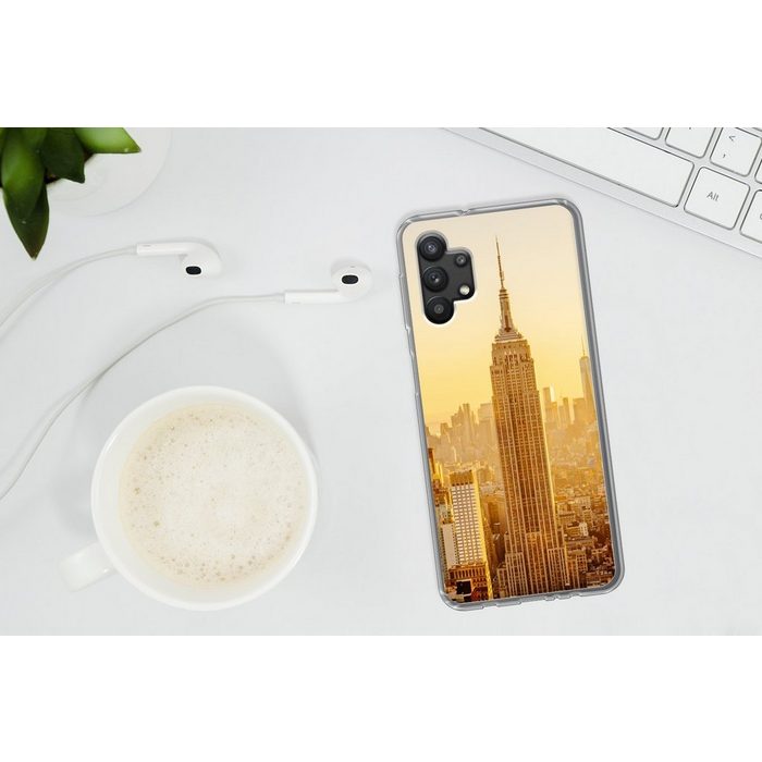 MuchoWow Handyhülle Goldener Sonnenuntergang am Empire State Building in New York Handyhülle Samsung Galaxy A32 5G Smartphone-Bumper Print Handy UK10080