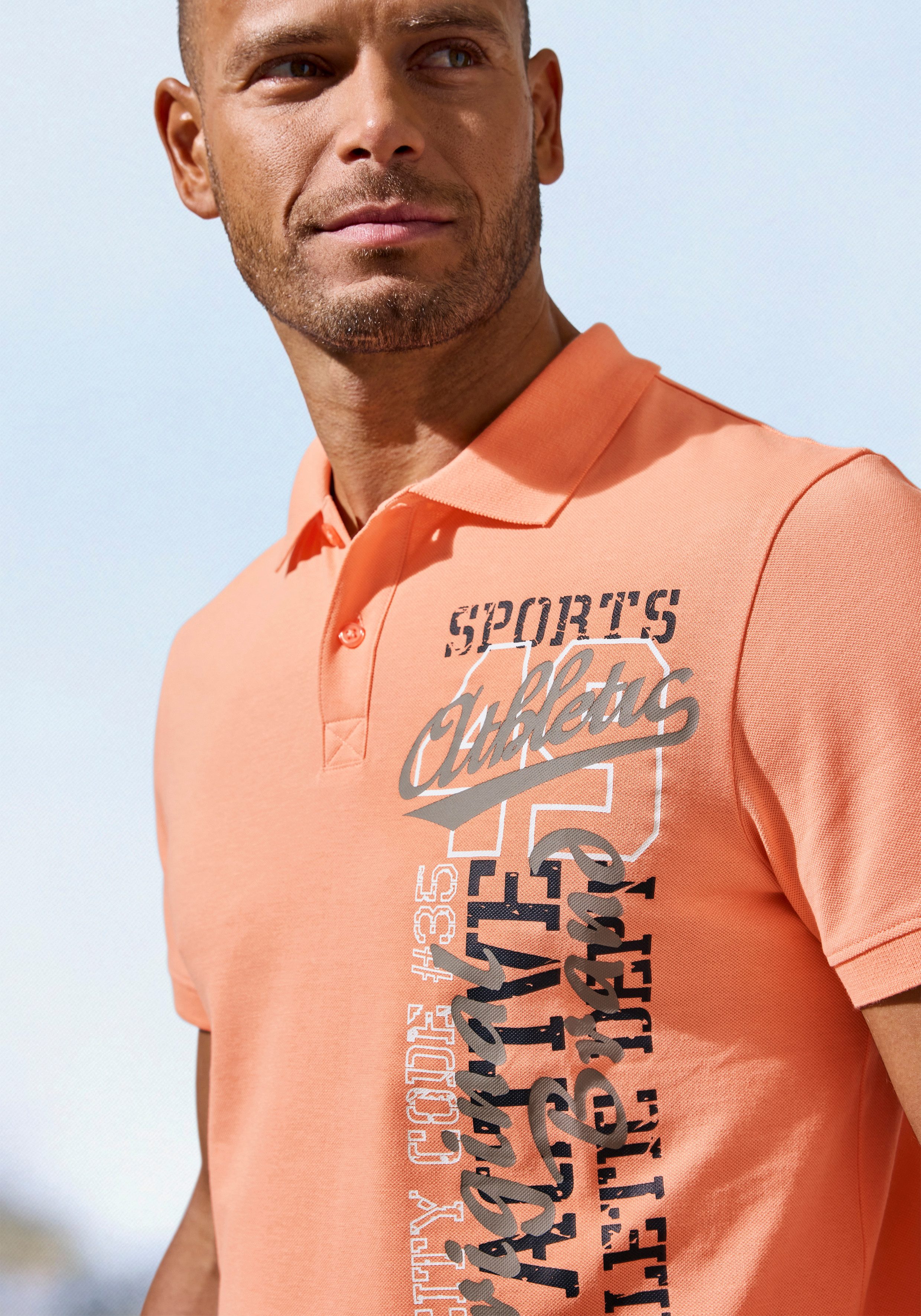 John Devin Poloshirt mit großem Druck vorn aus Baumwoll-Piqué