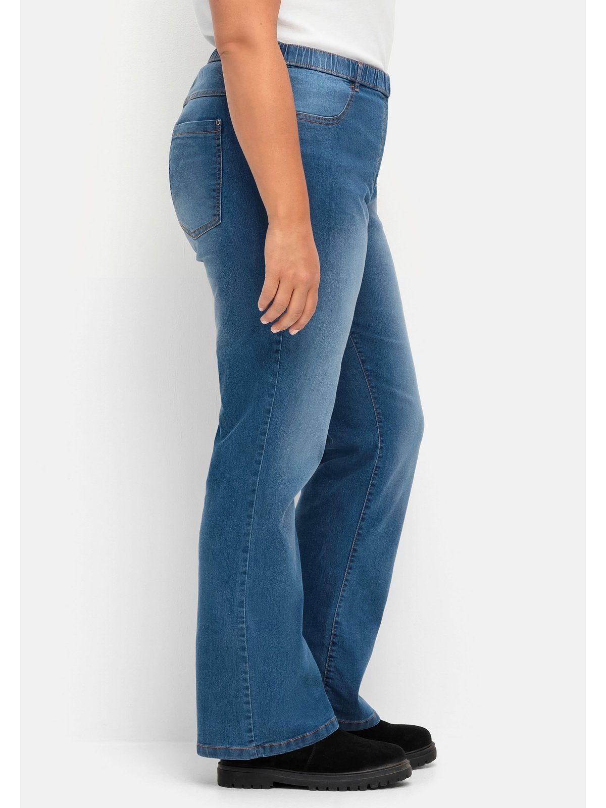 Große und Sheego blue Denim dark Komfortbund Größen Bootcut-Jeans Used-Effekten mit