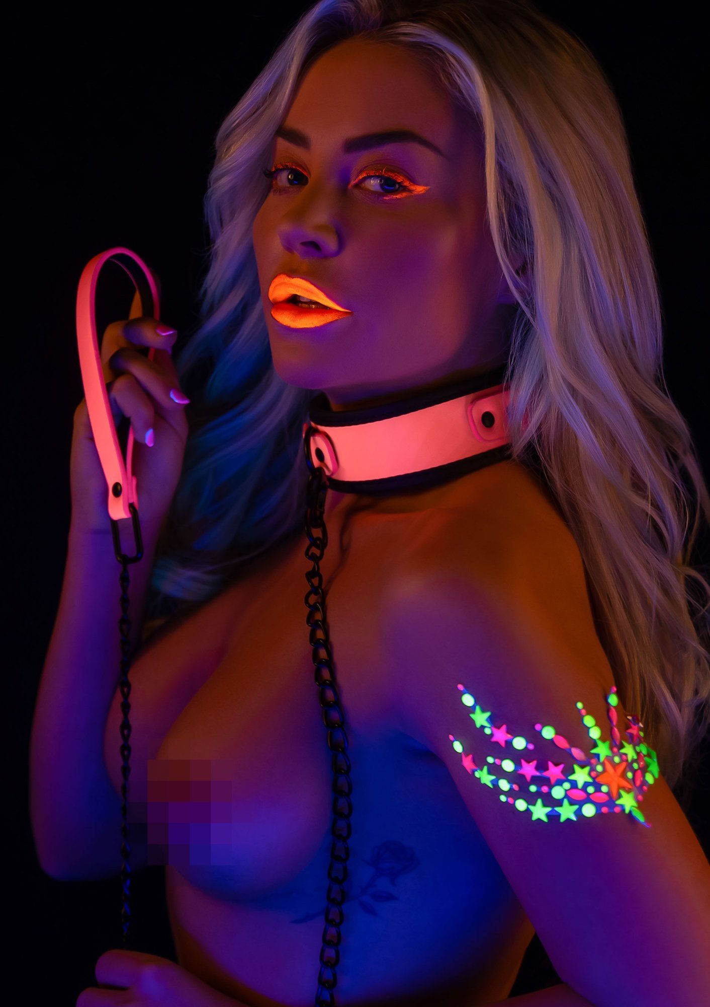 Taboom Erotik-Halsband Halsband mit Leine Glow in the Dark - rosa