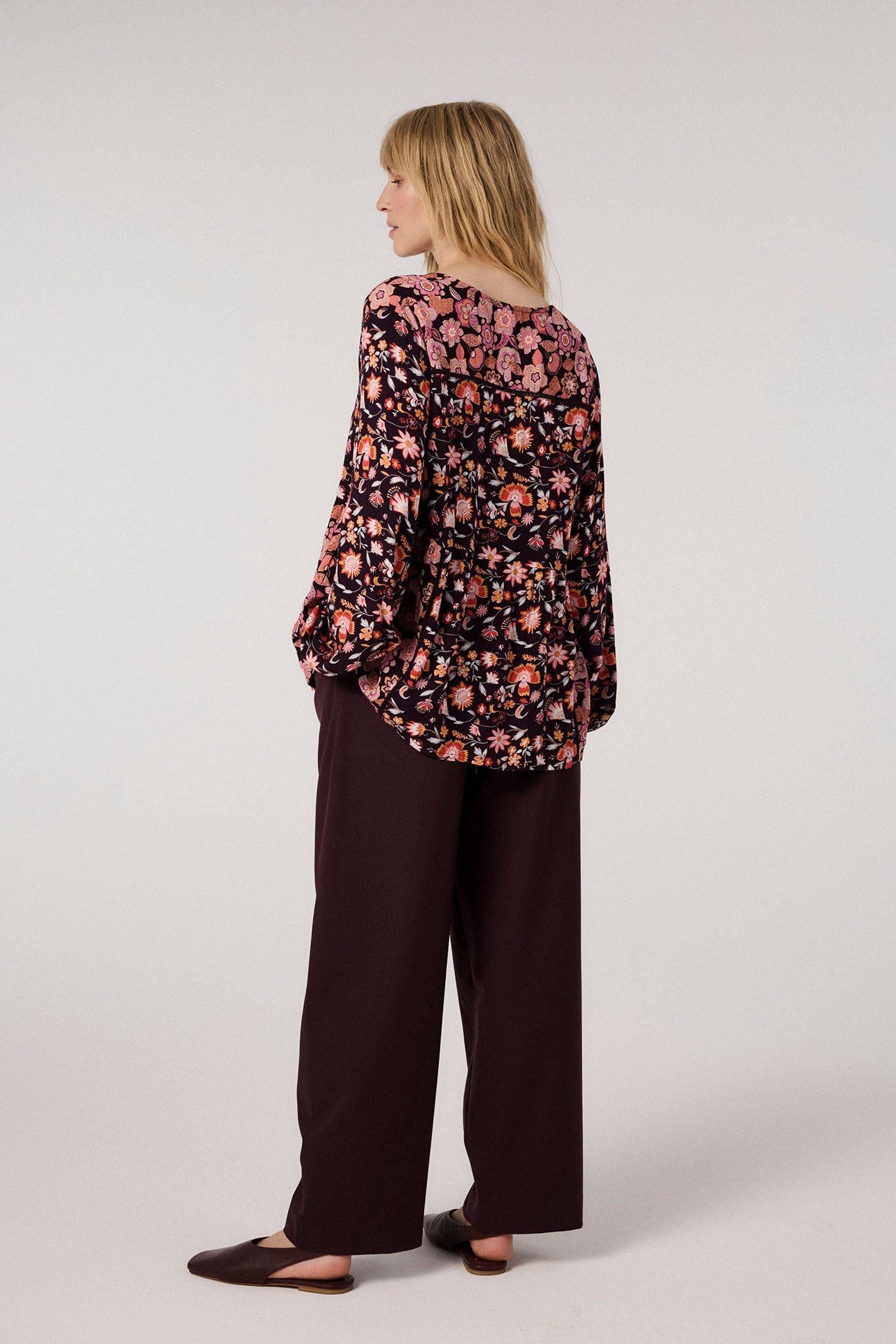 Himalaya Clothing Langarmbluse Langarm Bluse mit verspieltem Blumenprint - Bluse Damen aus Viskose Weiche Viskose Bluse mit hohem Tragekomfort – Bild 4 von 5