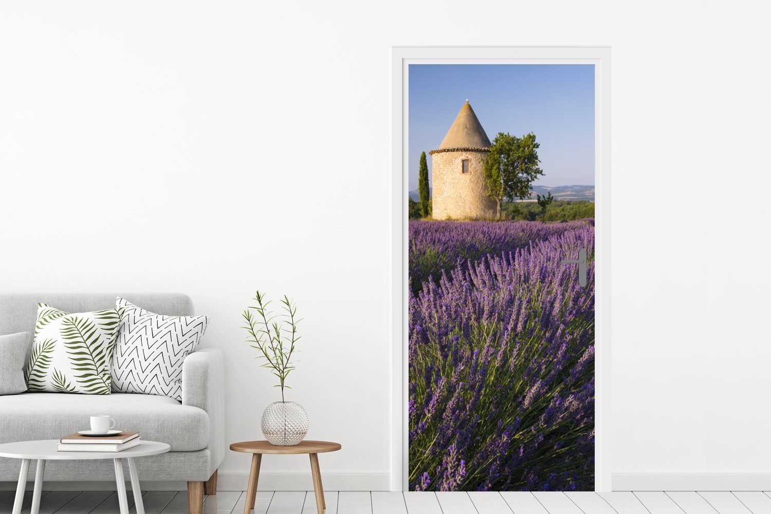 Lavendelfeld in Türaufkleber, auf (1 Türtapete Fototapete MuchoWow St), Tür, Frankreich, Turm Runder bedruckt, Matt, 75x205 cm einem für