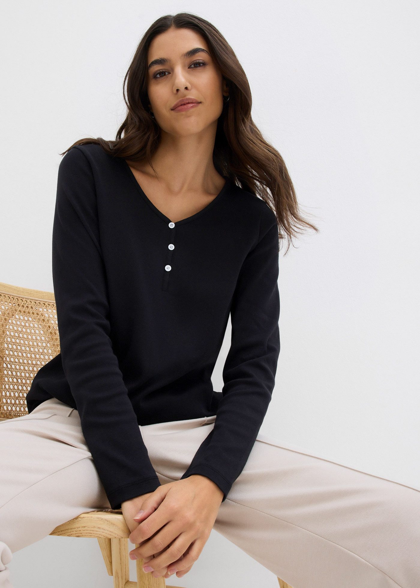 bonprix Langarmshirt (1-tlg) schmale Passform, Langarm, mit kurzer Knopfleiste im Henley-Stil