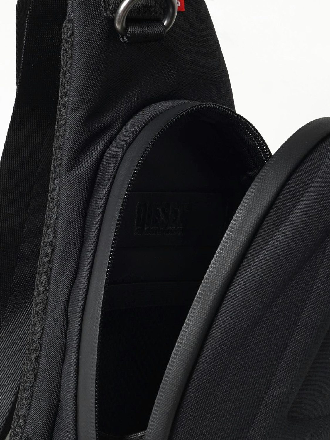 Diesel Umhängetasche Sling Bag mit Hartschale und D-Logo - 1DR-POD CROSSBODY