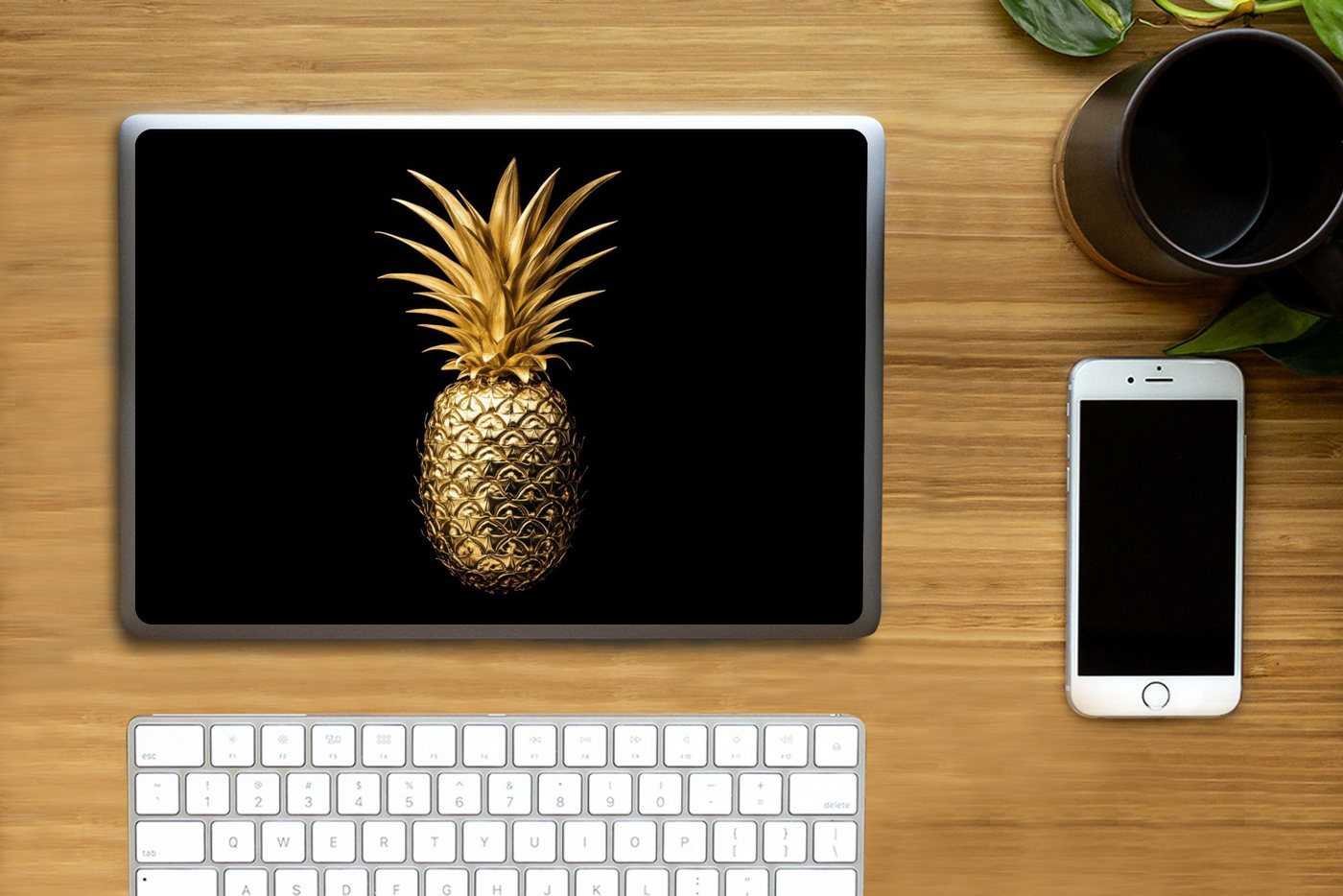 Thumbnail - MuchoWow Laptop-Aufkleber Ananas - Schwarz - Gold - Luxus, (1tlg), Laptop Folien Cover, Aufkleber, Sticker, Schutz vor K...