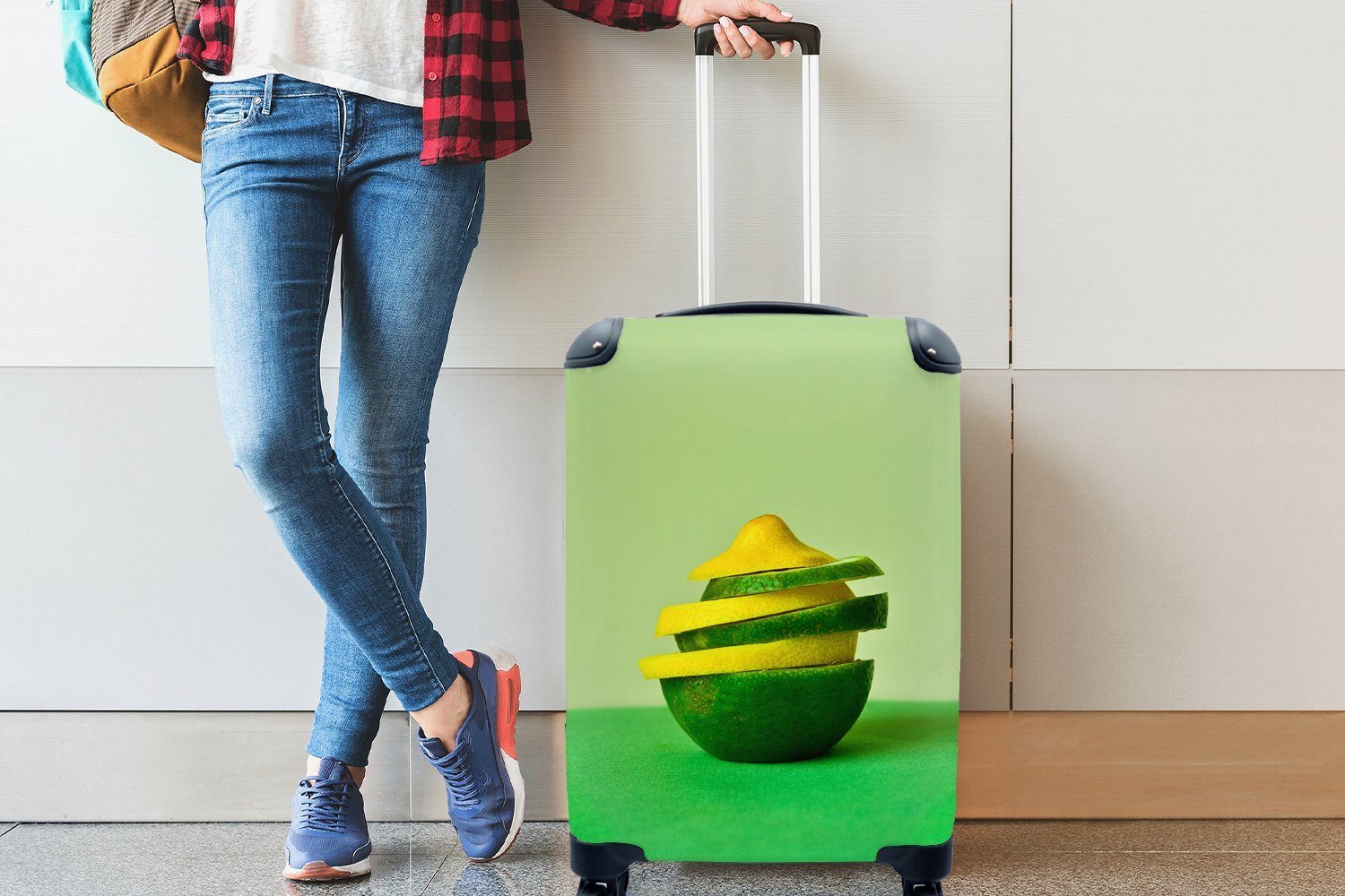 MuchoWow Handgepäck für Reisetasche Reisekoffer Handgepäckkoffer grünem Ferien, und Limette mit Trolley, 4 Zitrone Geschnittene rollen, Hintergrund, Rollen, auf