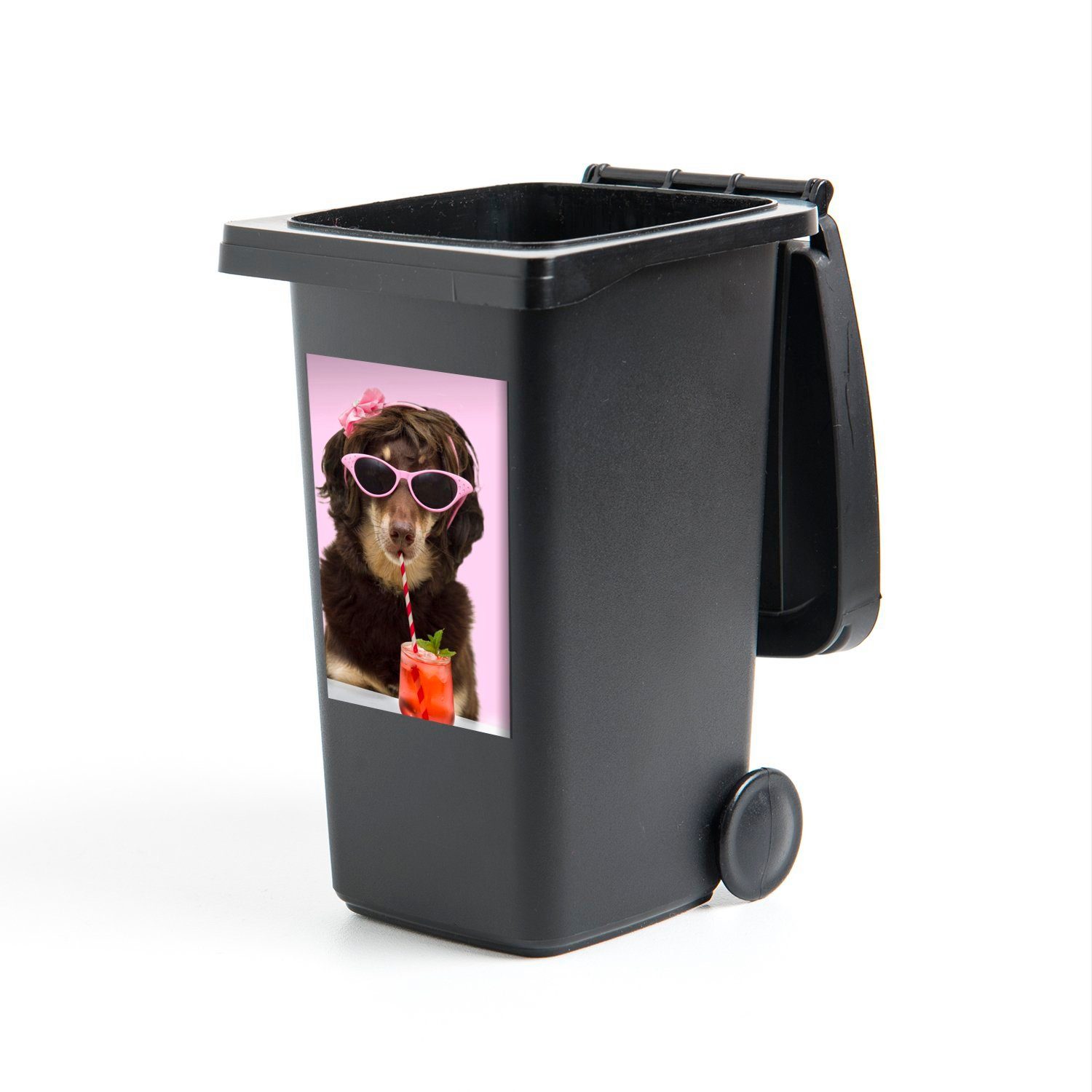 MuchoWow Wandsticker Kelpie-Hund trinkt einen Cocktail (1 St), Mülleimer-aufkleber, Mülltonne, Sticker, Container, Abfalbehälter