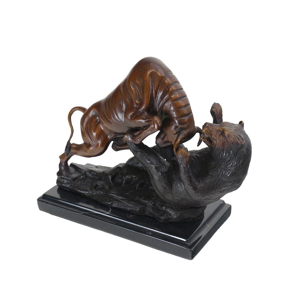 AFG Dekoobjekt Bronze Figur ein Bär und ein Bulle kämpfend Skulptur (1 St)