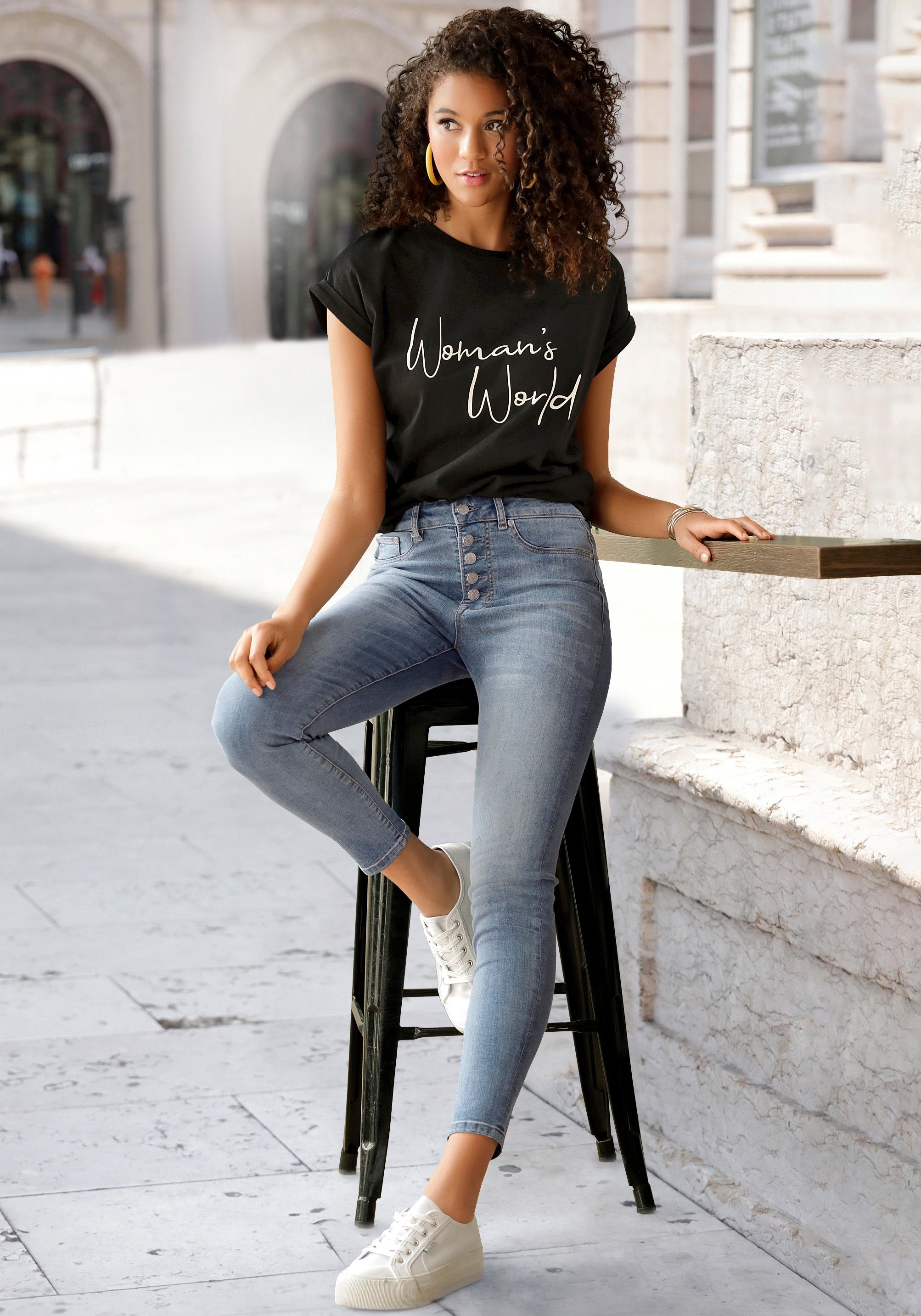 LASCANA T-Shirt mit Frontprint, Kurzarmshirt aus Baumwolle, Basic