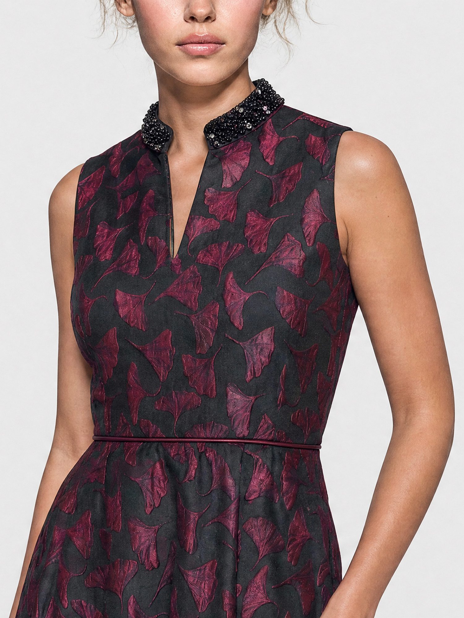 Apart Abendkleid mit Blüten- und Blättermuster