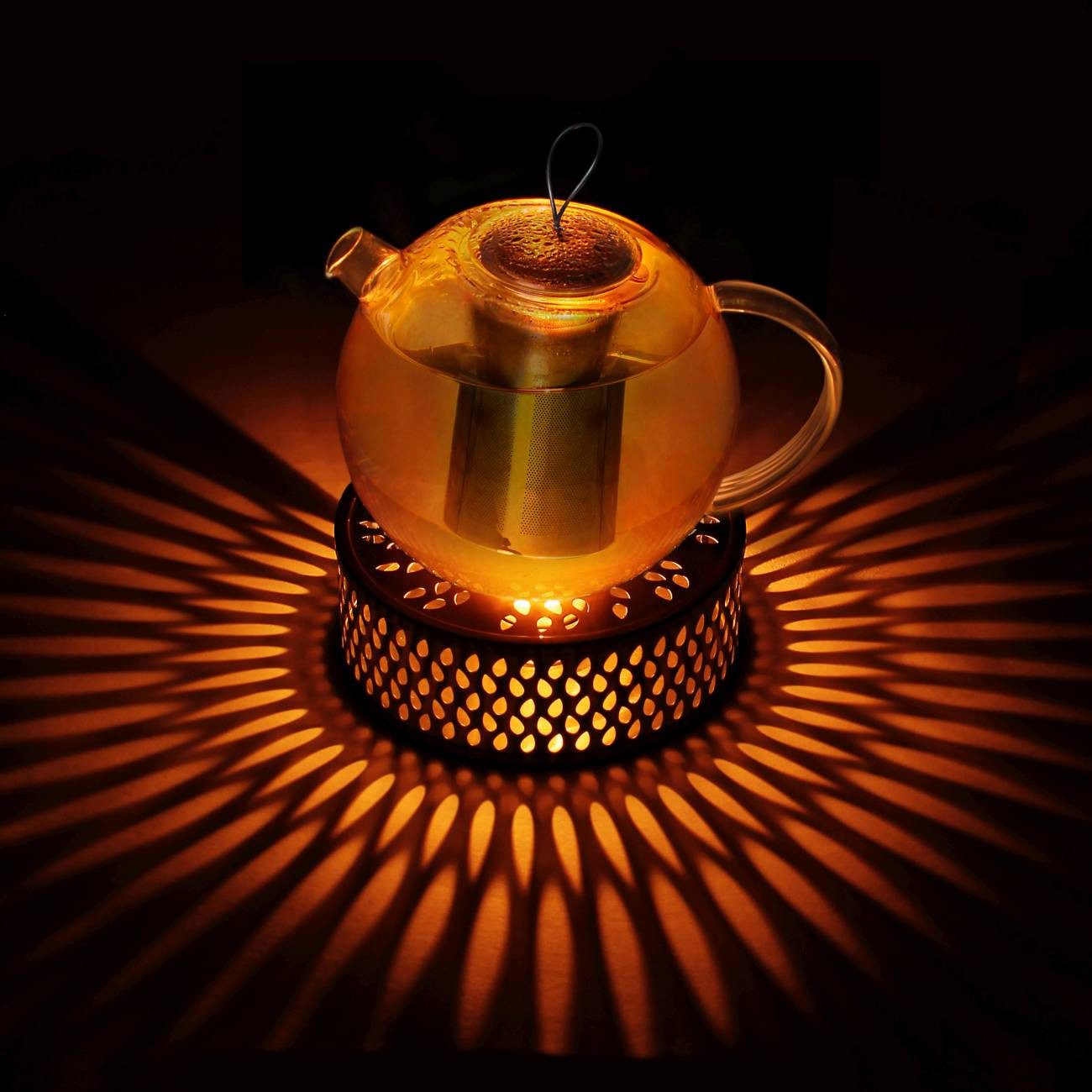 Creano Teekanne Teekanne “Jumbo” 1,0l mit Stövchen aus Edelstahl, 1 l, (Set, 4-St., 1 Teekanne, 1 Stövchen, 1 Deckel), Mit Silikonschlaufe