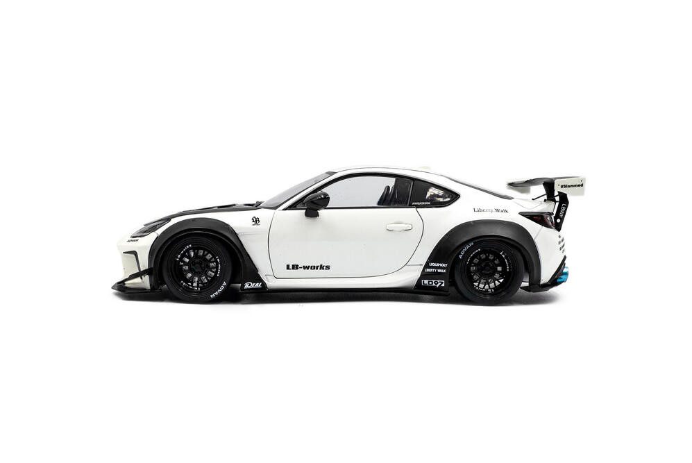 Solido Modellauto Toyota GR86 LBWK Bodykit 2024 weiß metallic, Maßstab 1:18