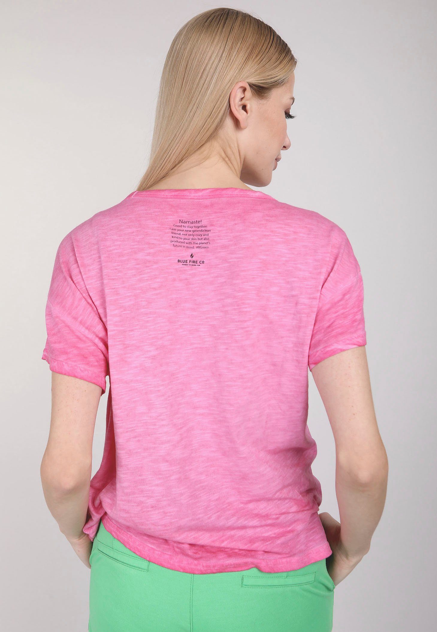 Frontdruck vorne T-Shirt mit BLUE TEENA FIRE pink kleinem