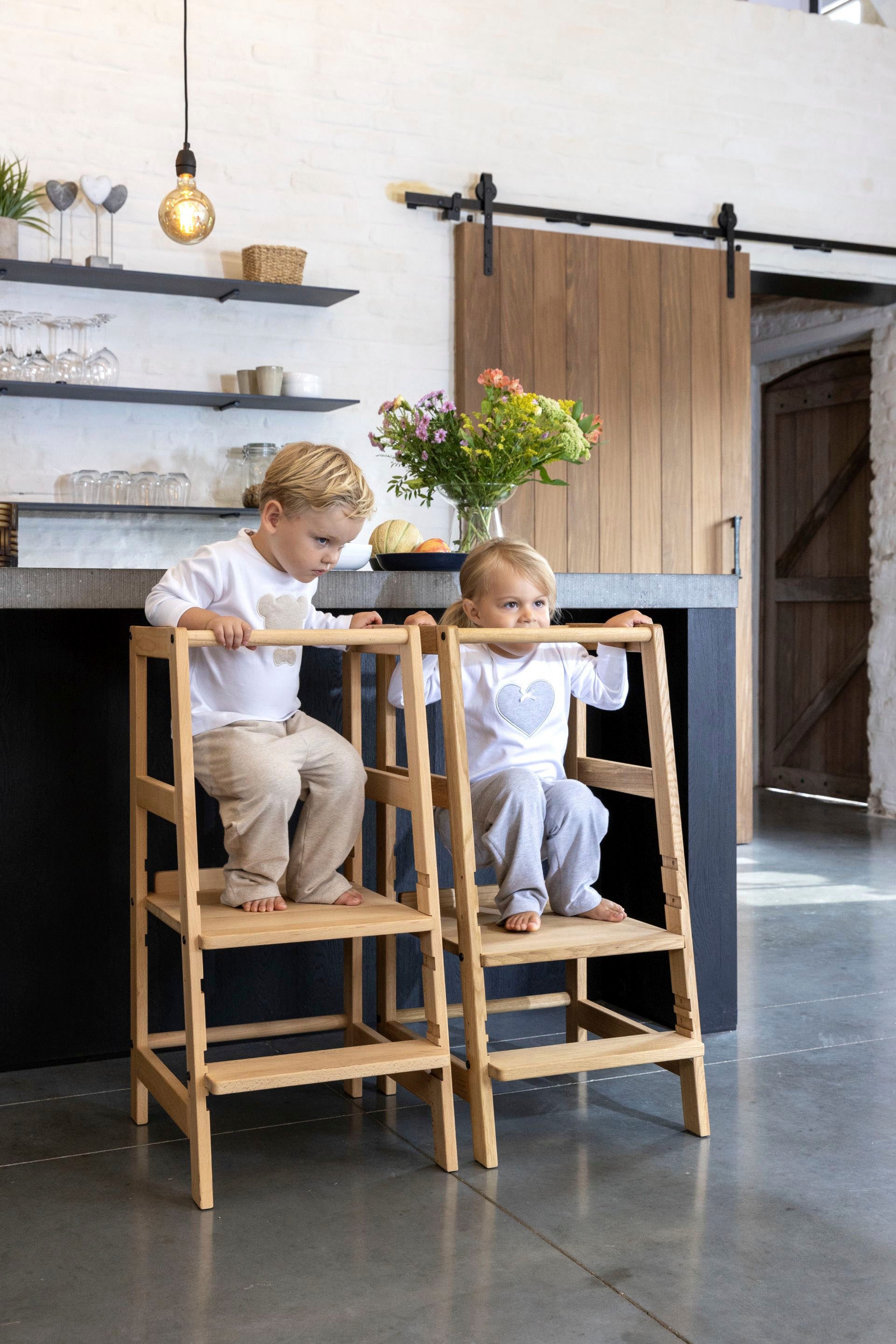 Vipack Kinderstuhl Lernturm aus Massivholz, stabil und standfest gebaut, Tritt und Stehfläche 3-fach verstellbar, 3 verschiedene Farben