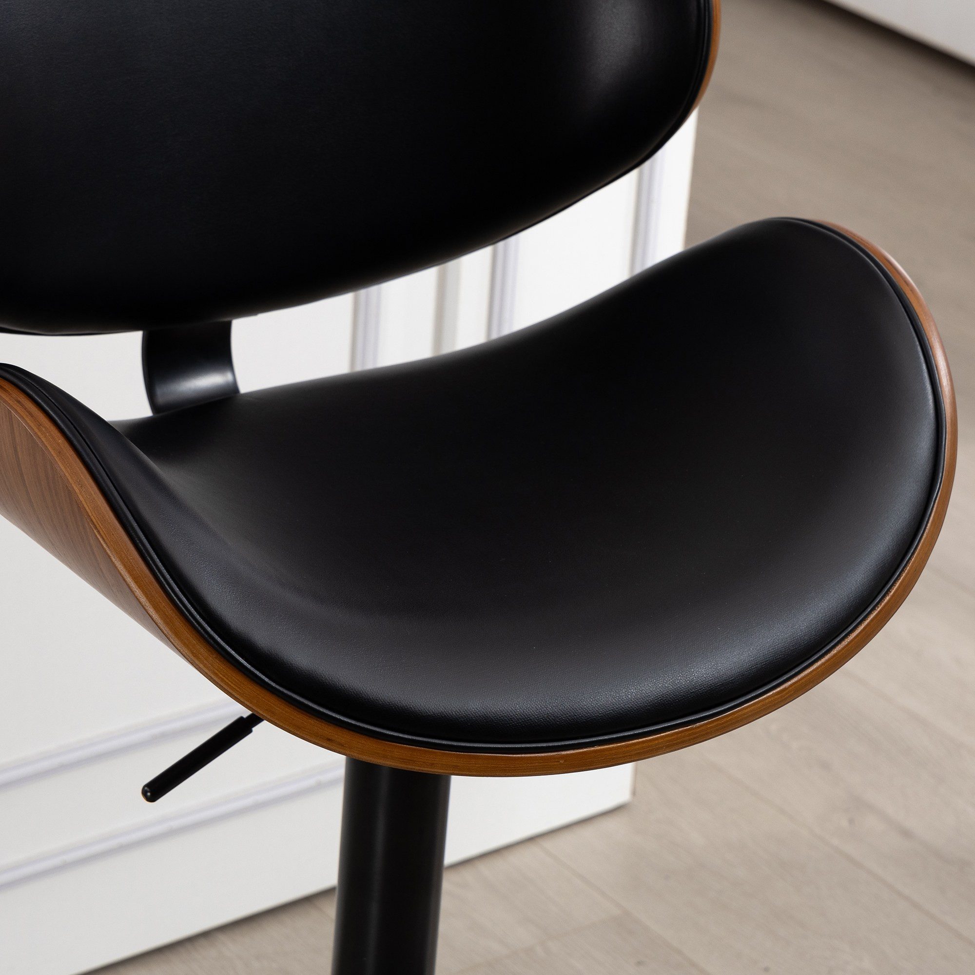 LIVIHOME Esszimmerstuhl MIRA (Packung, 2 St), gepolsterte Sitzfläche, Kunstleder