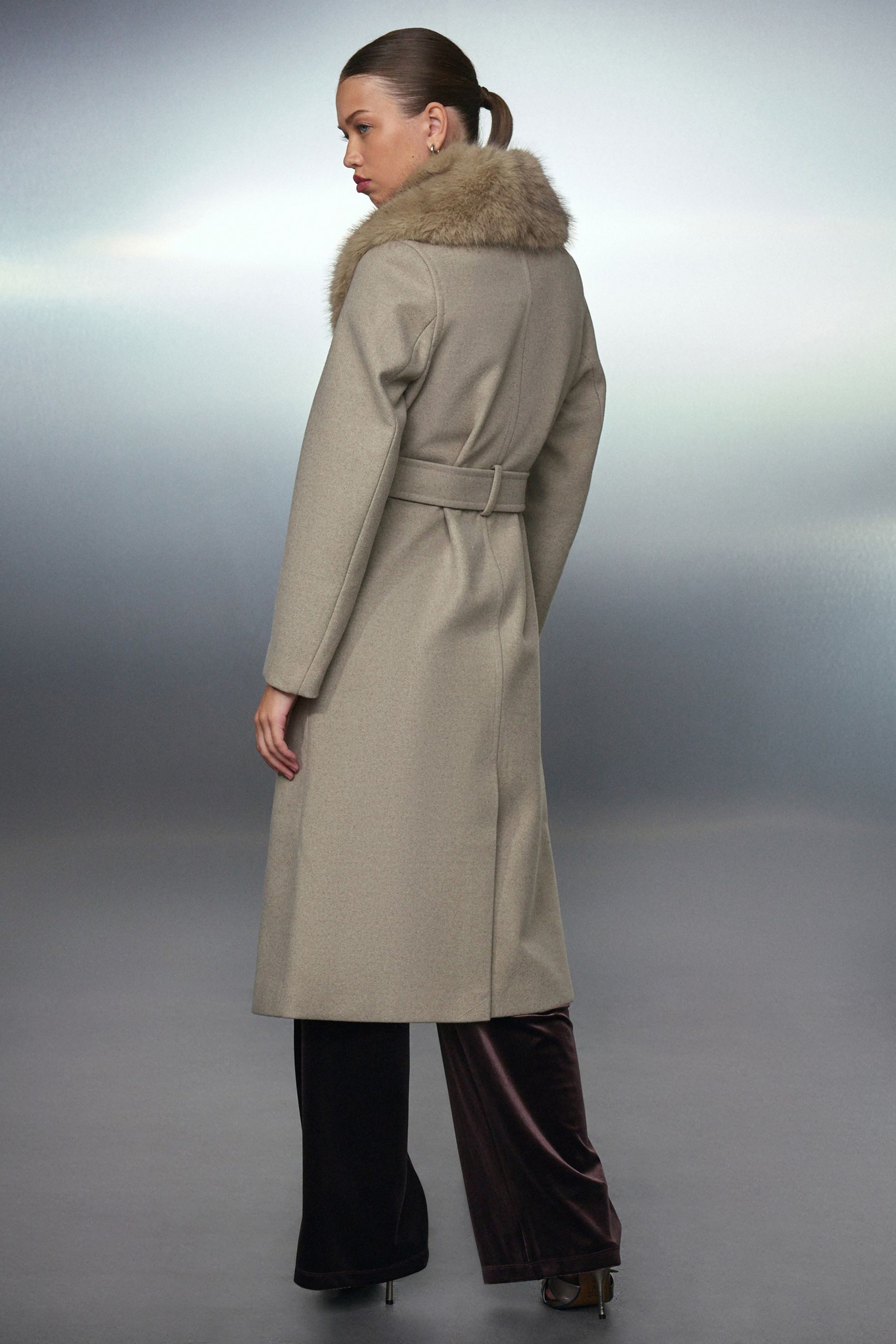 Next Fellimitatmantel Mantel mit Gürtel und abnehmbaren Kunstfellkragen (1-tlg)