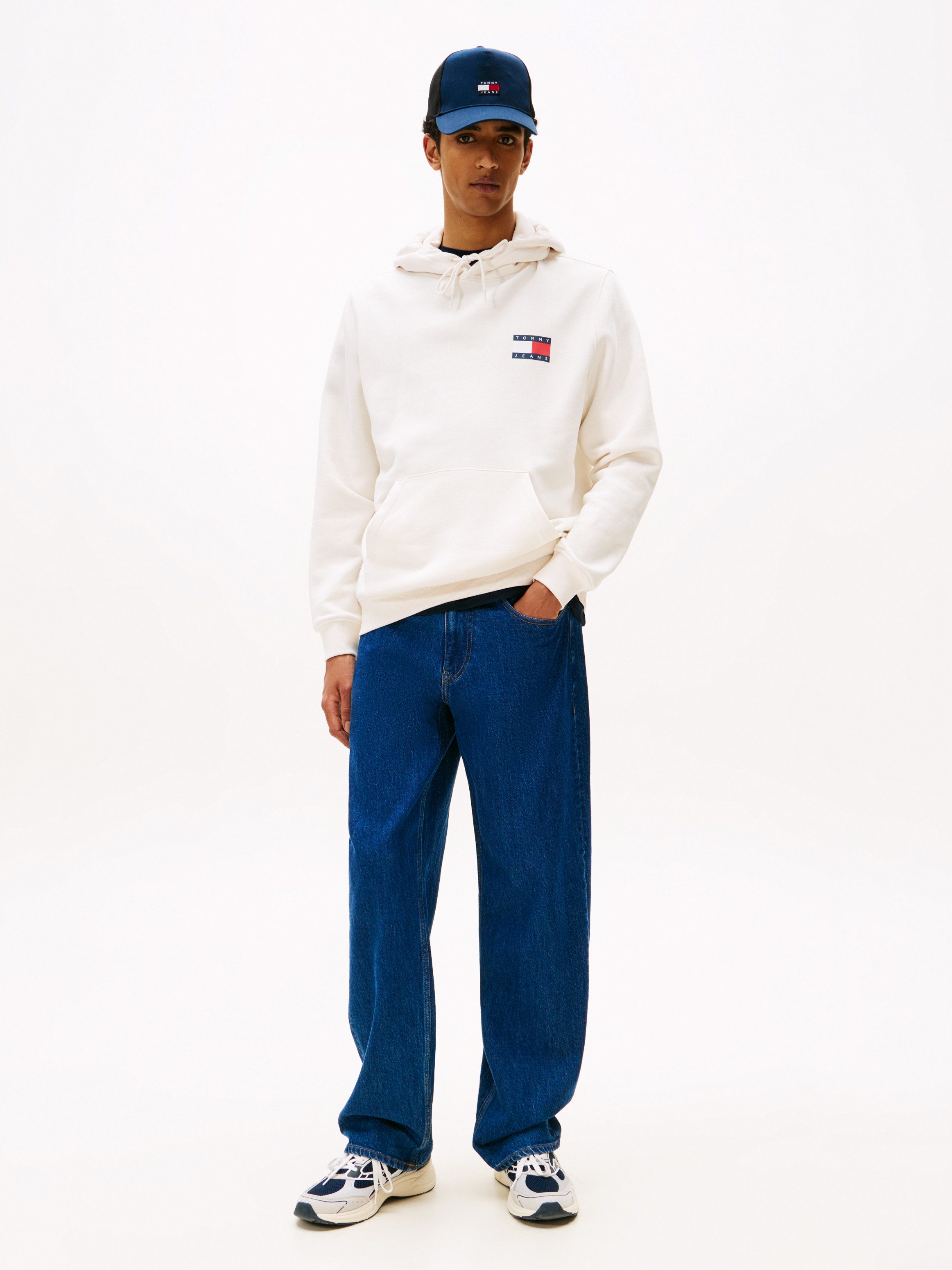 Tommy Jeans Sweatshirt TJM REG ESSENTIAL FLAG HOOD EXT mit bedruckten Markenlogo auf Brusthöhe