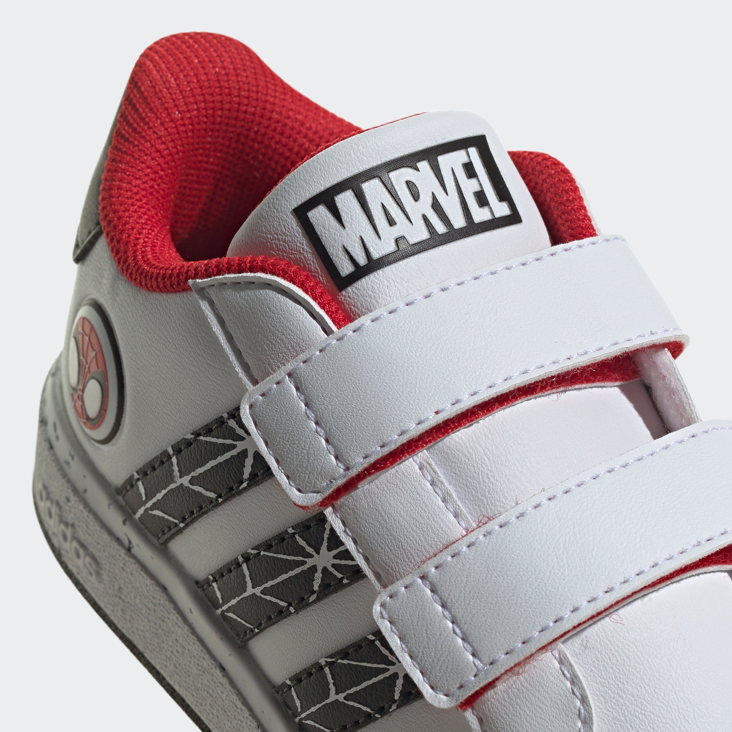 Sneaker GRAND adidas den Spuren SPIDER-MAN des Design X Sportswear MARVEL Superstar ADIDAS adidas COURT auf KIDS