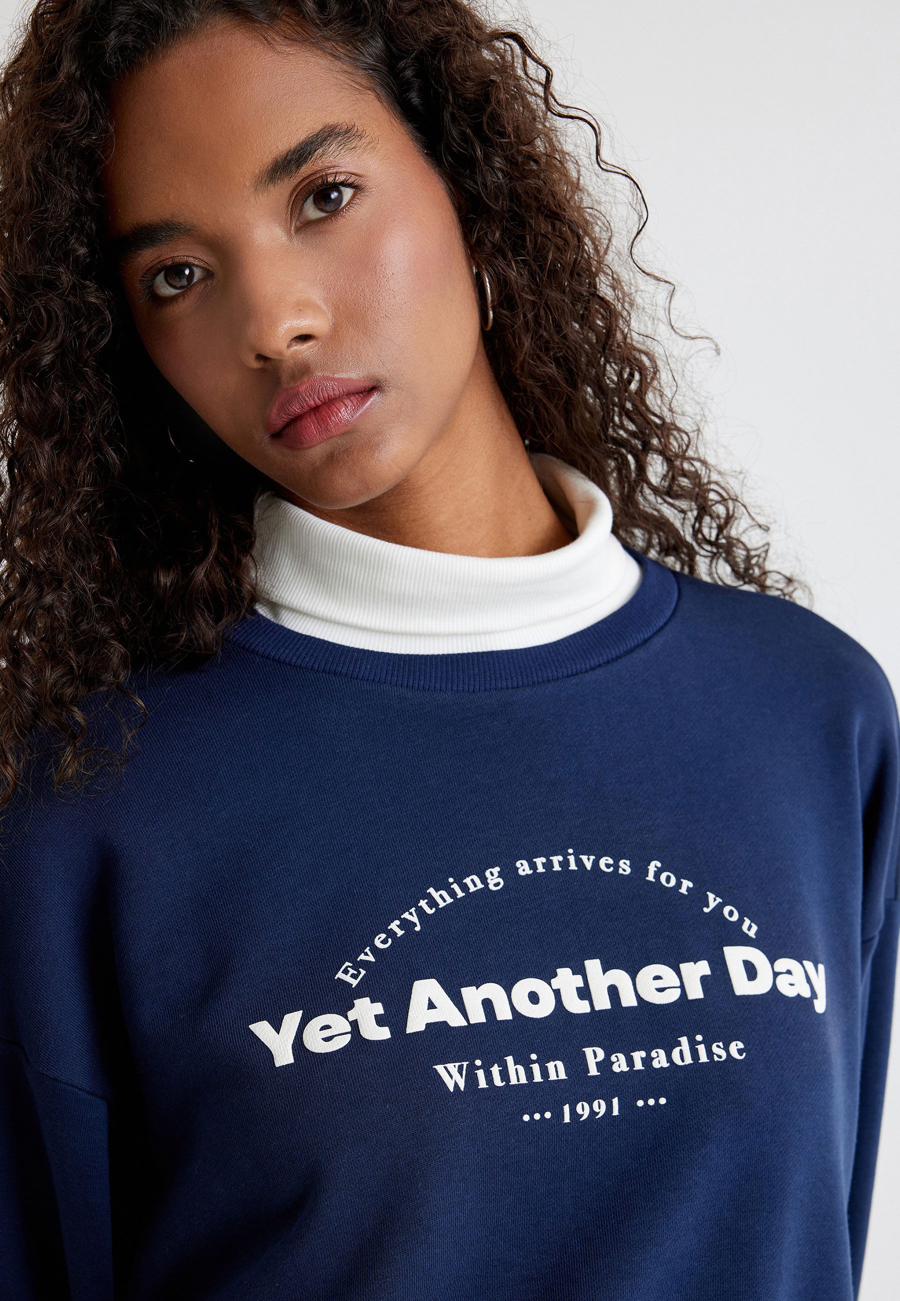 Koton Sweatshirt Standkragen Einsatz Von Zwei Verschiedenen Stoffen