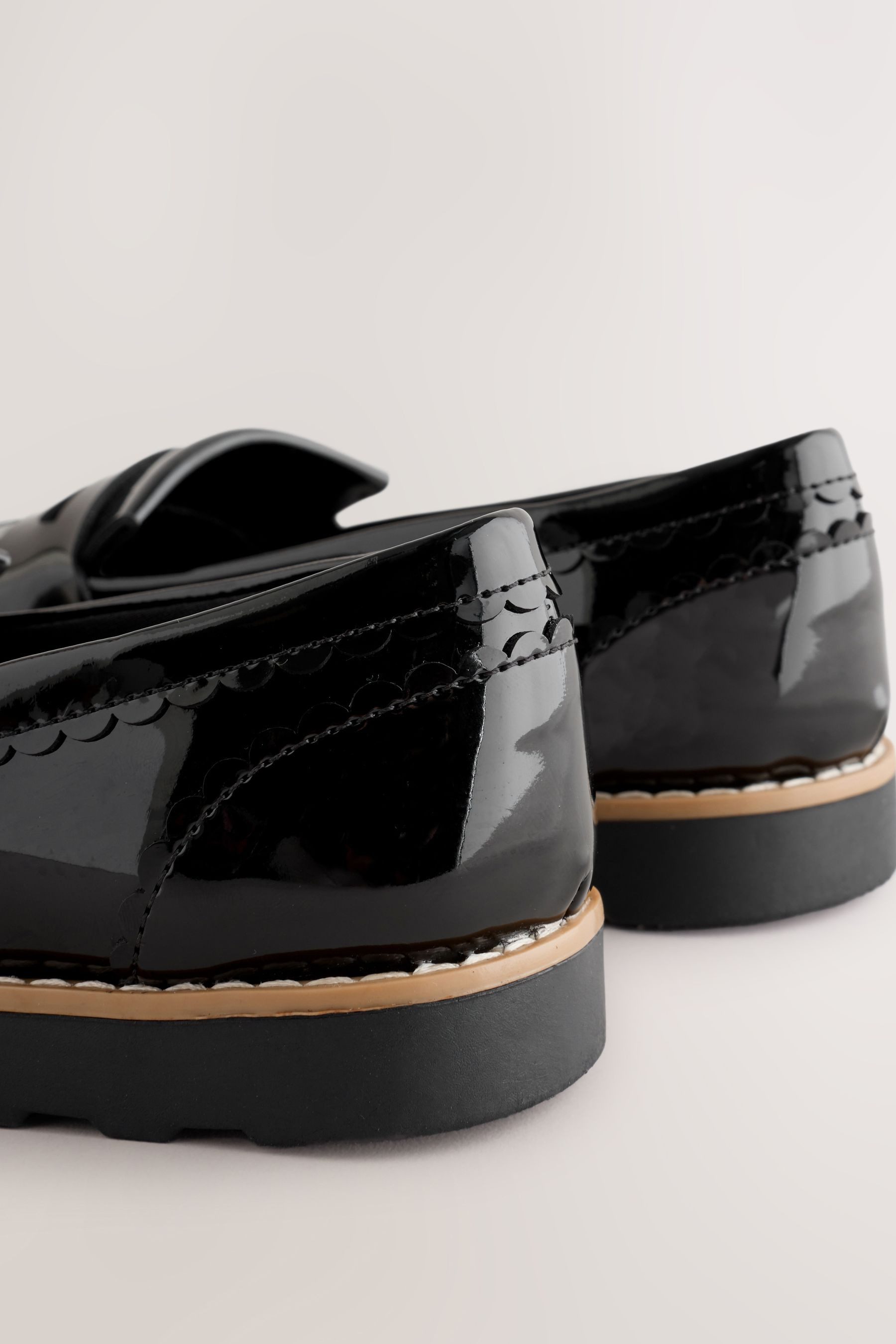 Next Loafer mit Fransen für die Schule Loafer (1-tlg)