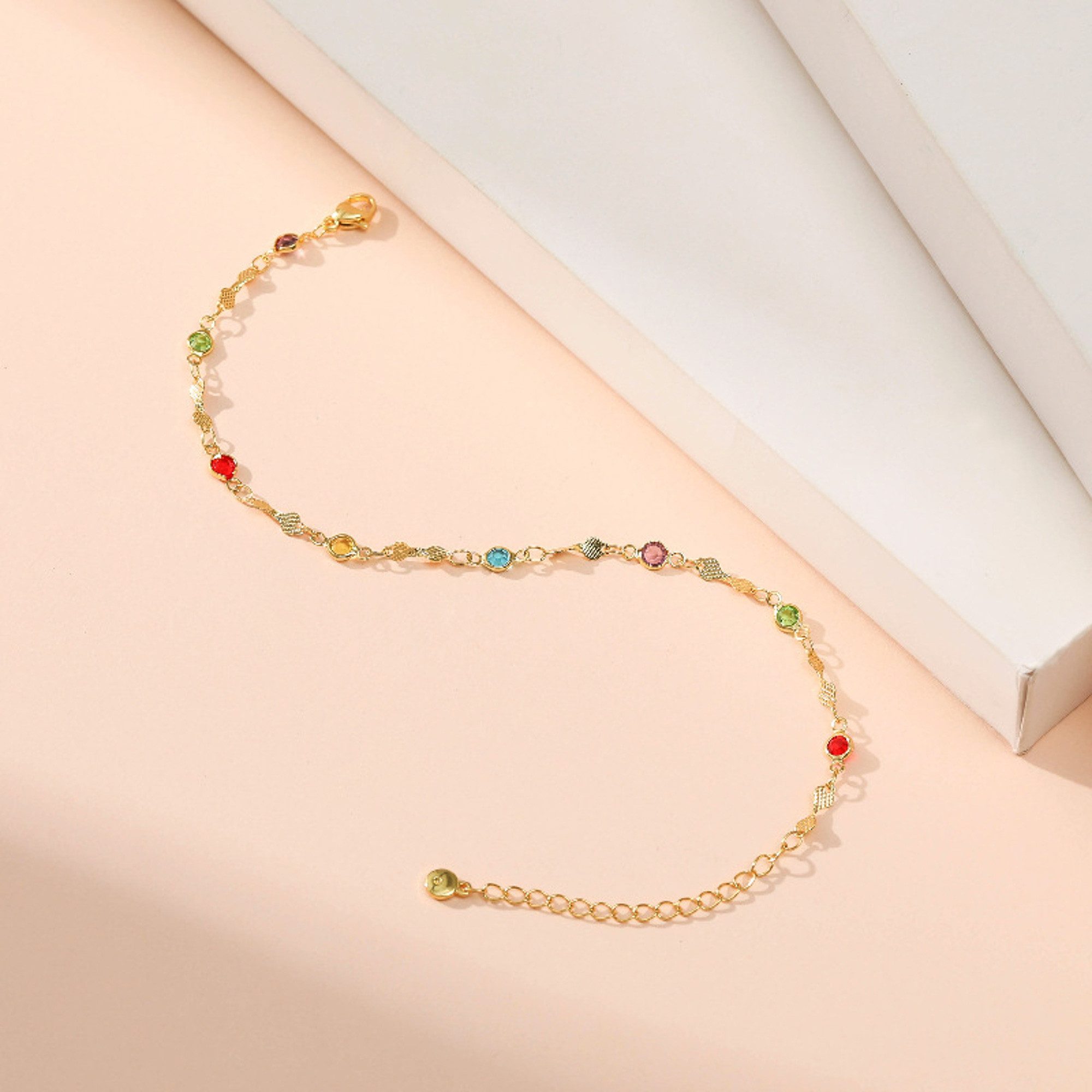 KARMA Fußkette Kristalle bunt Gold 22 cm modern filigranes Fußkettchen (Geschenk für Sie, Abendmode Accessoires Kristallfußkette), Fußschmuck Urlaub Strand