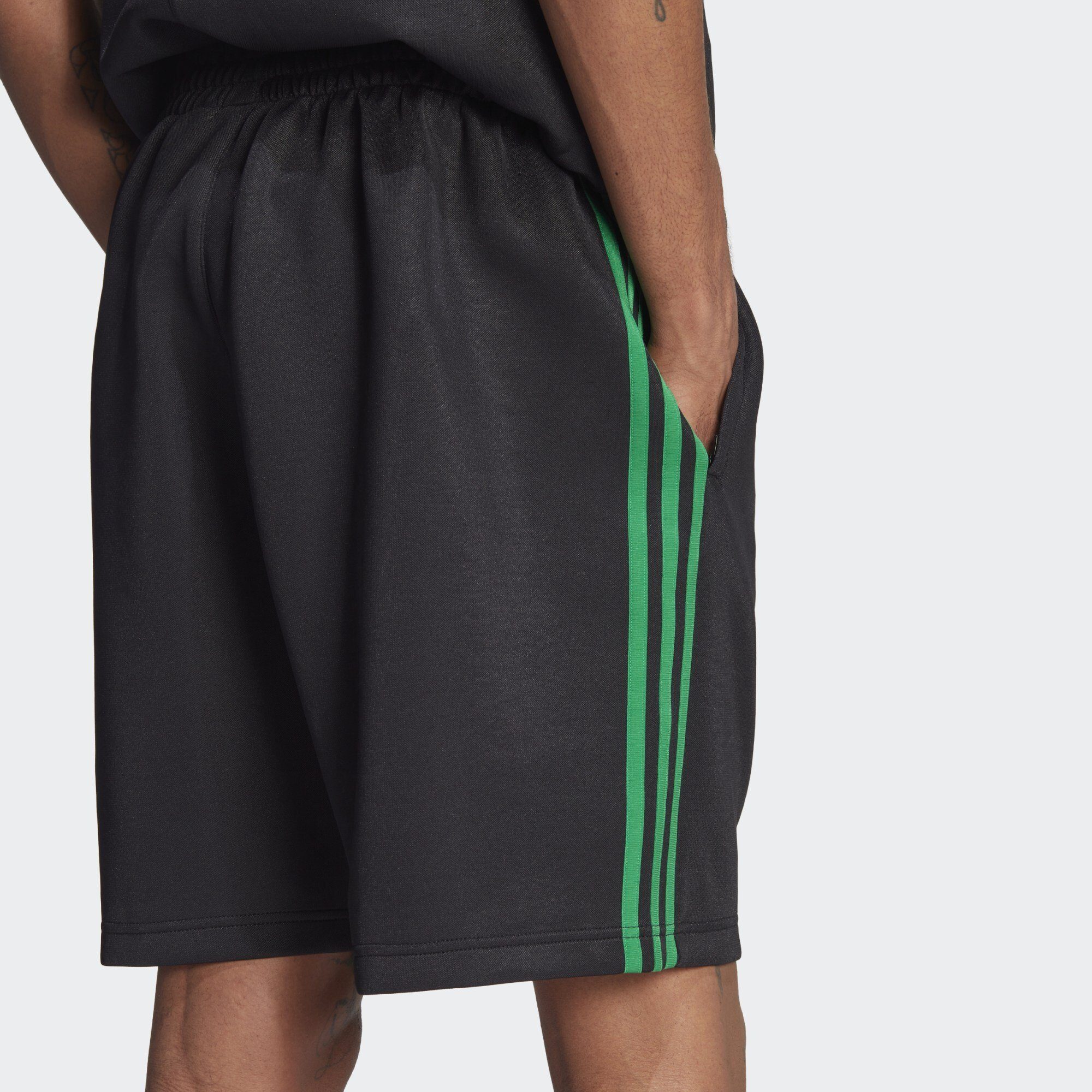 adidas Shorts ADICOLOR Originals Green SHORTS Black / CLASSICS+