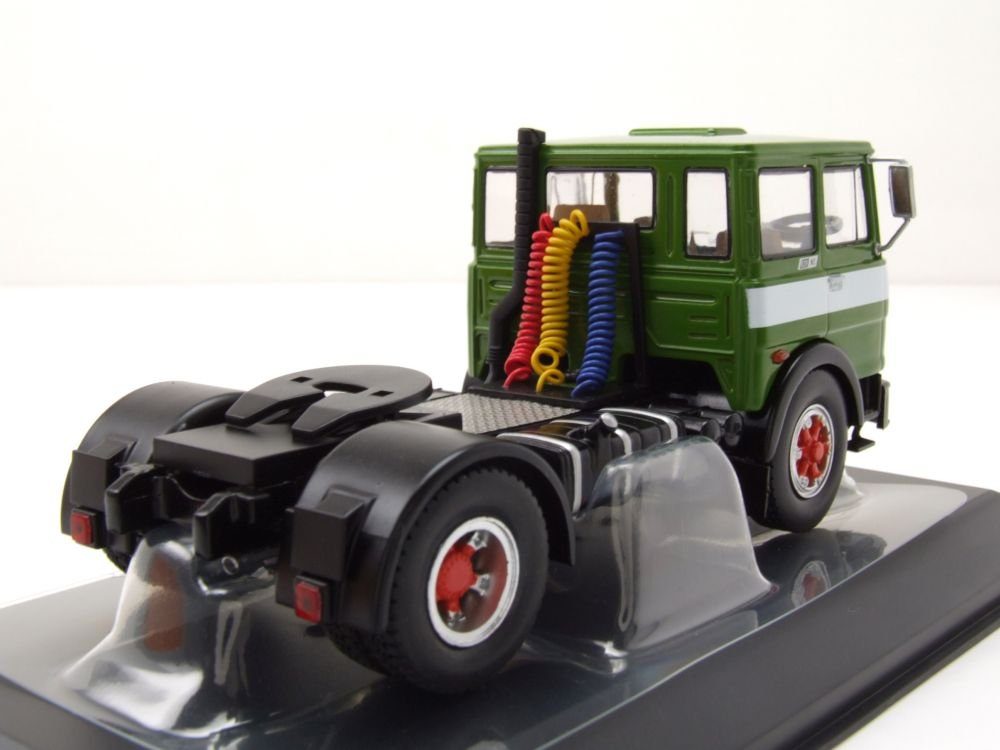 ixo Models Modellauto Fiat 690 T1 Zugmaschine 1980 grün weiß, Maßstab 1:43
