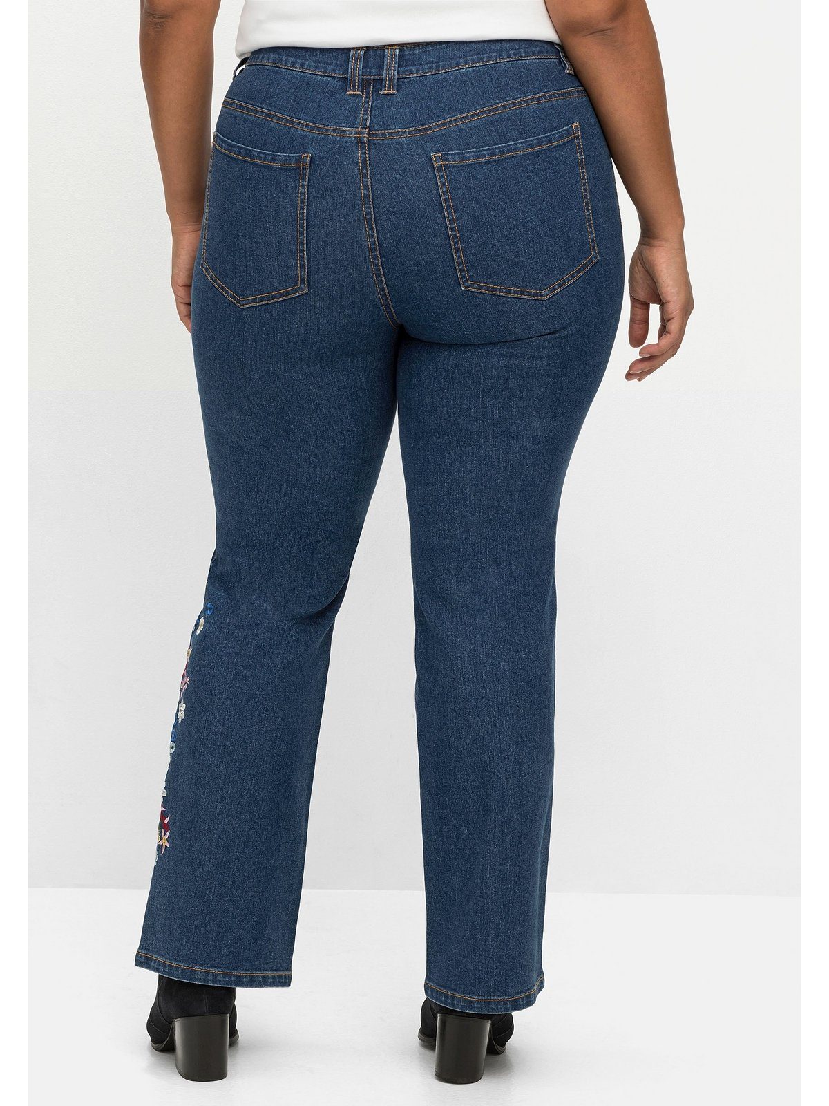 sheego by Joe Browns Bein mit seitlich Blumenstickerei Große Größen Bootcut-Jeans am