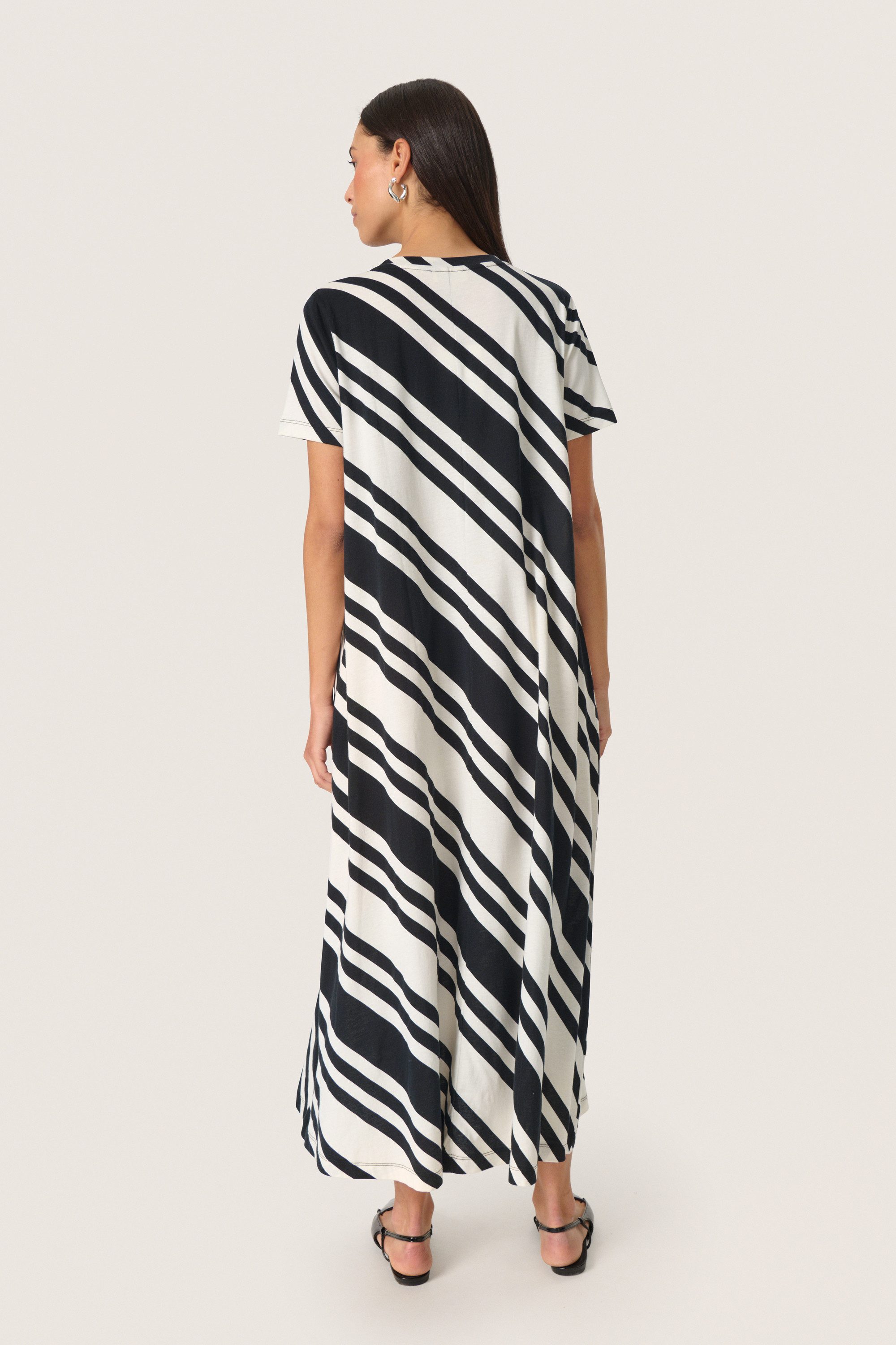 SOAKED IN LUXURY Jerseykleid Jerseykleid SLAeve günstig online kaufen