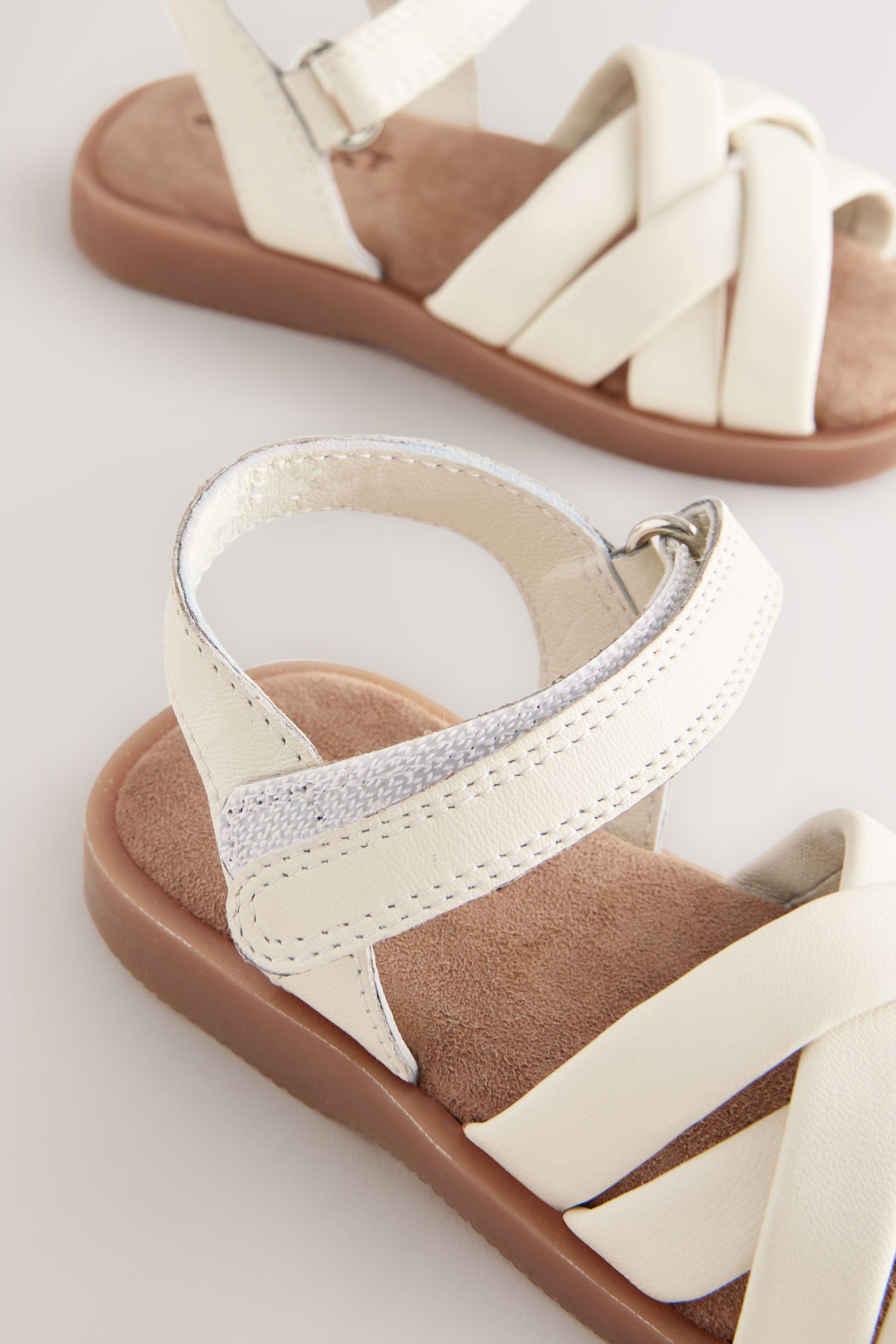 Next Ledersandale in Flechtoptik mit Klettverschluss Sandale (1-tlg)