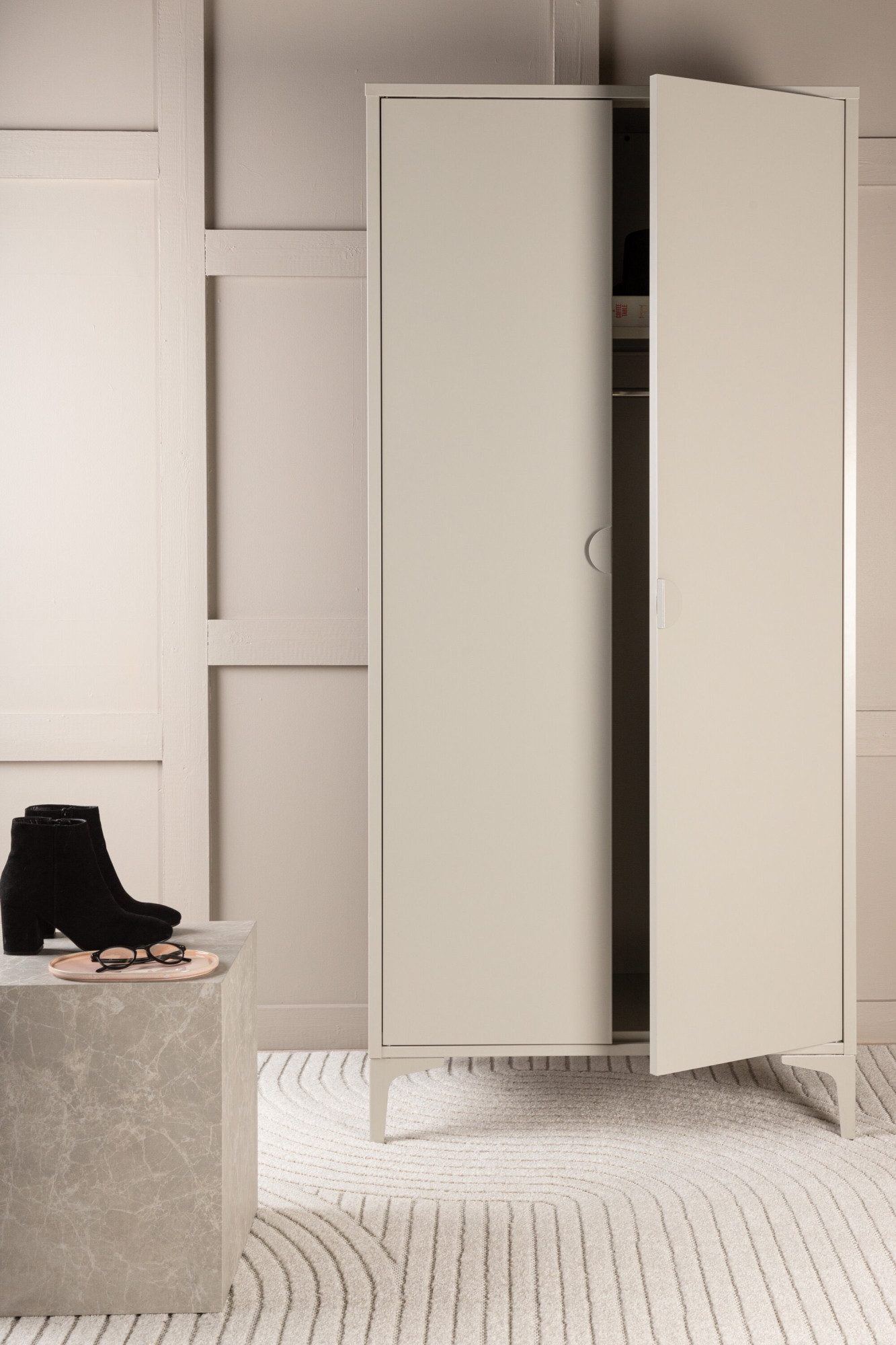 Venture Home Garderobenschrank Piring, Stauraumschrank aus Stahl, 2 Türen, Höhe 183 cm Garderobenschrank, Pulverbeschichtung, Stange, Einlegeböden, modern