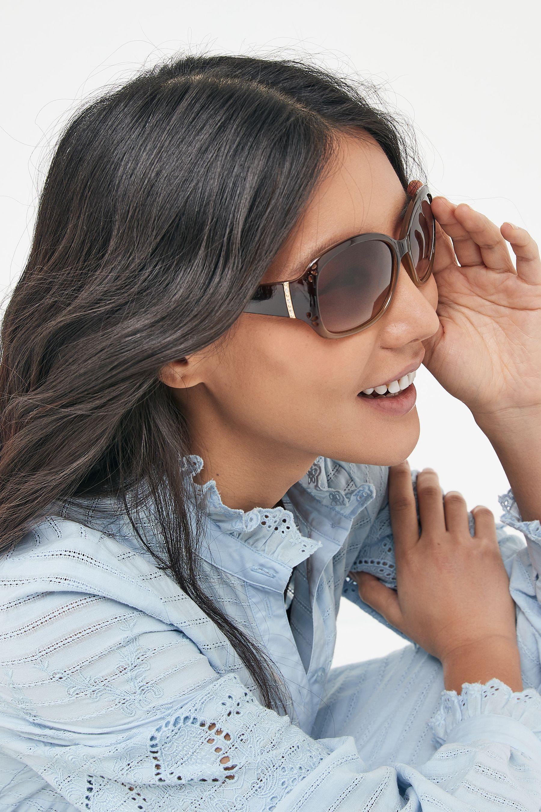 Next Sonnenbrille Verlaufgetönte Sonnenbrille mit Zierausschnitten (1-St) günstig online kaufen