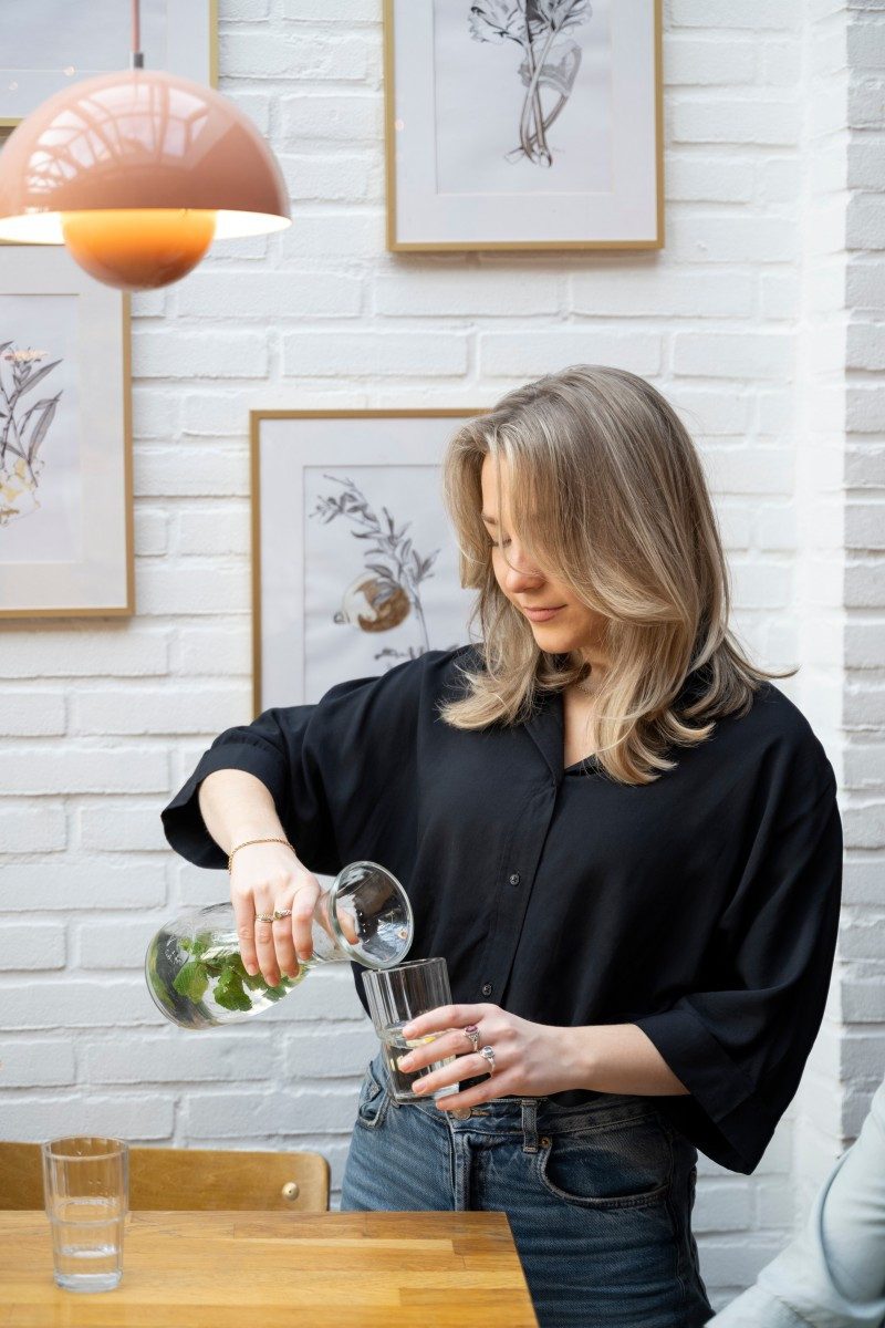 Knit Factory Klassische Bluse Nova Bluse Schwarz 36/38 (Set, 1-tlg., Spar-Set) Strick accesoires Wohnen sale winter herbst deko mode Damen Herren