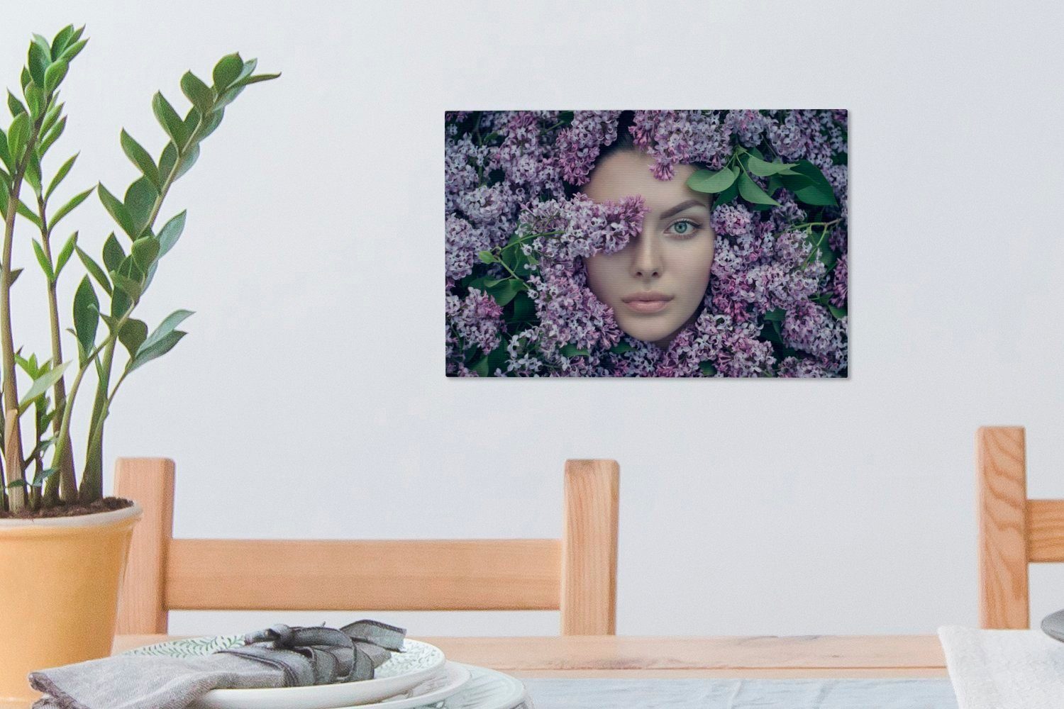 Wanddeko, - Wandbild OneMillionCanvasses® Aufhängefertig, 30x20 Leinwandbilder, Blumen Leinwandbild (1 St), Frauen cm - Lila,