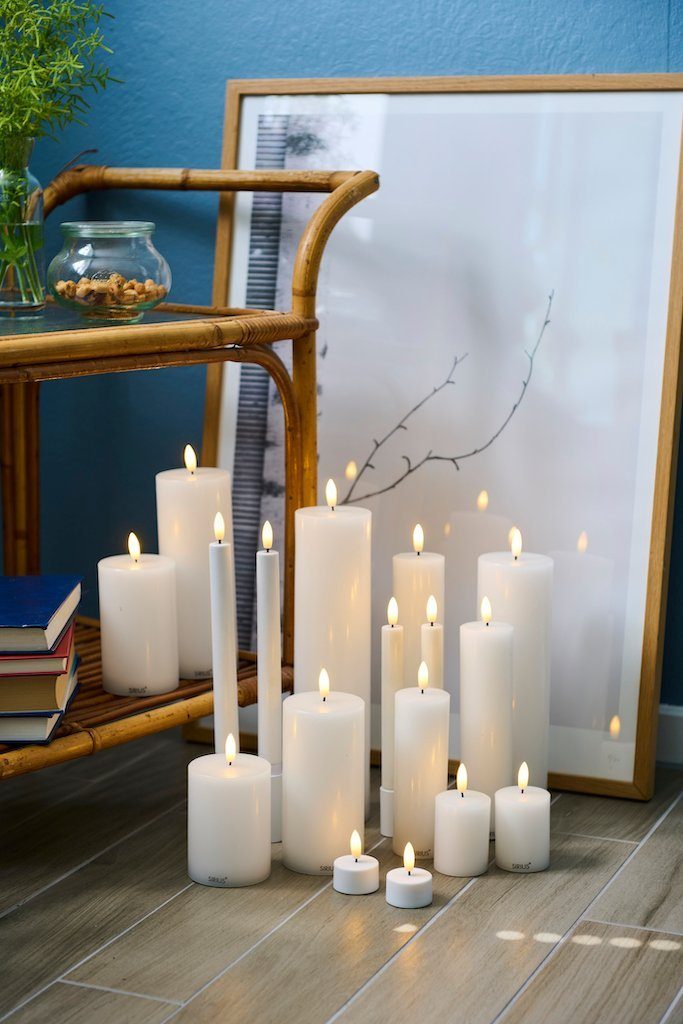 Sirius Home A/S LED-Kerze Sille Echtwachs weiss, mit einzigartigem Flammeneffekt – Bild 5 von 5