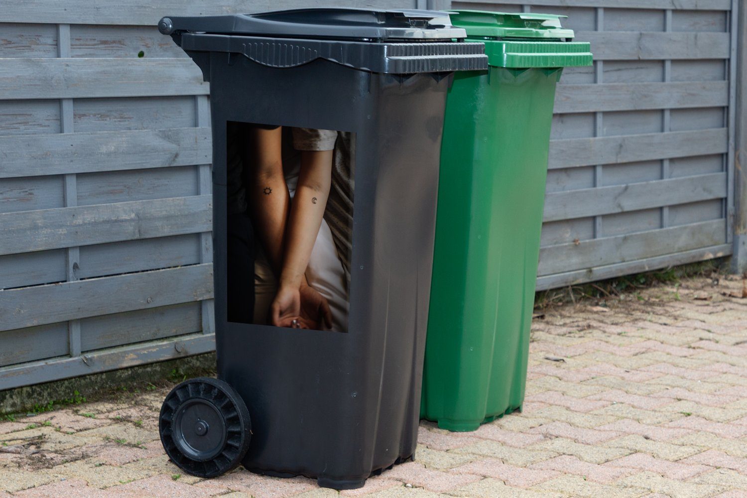 Abfalbehälter Mülleimer-aufkleber, Tattoo Sonne (1 St), - Wandsticker Sticker, Container, Mülltonne, MuchoWow Mond -