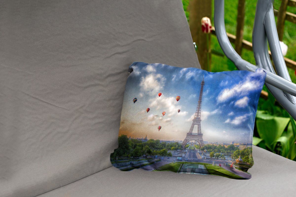 Eiffelturm Kissenhülle mit Paris, Polyester, Heißluftballons über MuchoWow Dekokissenbezug, Der Hintergrund Dekokissen im Outdoor-Dekorationskissen,