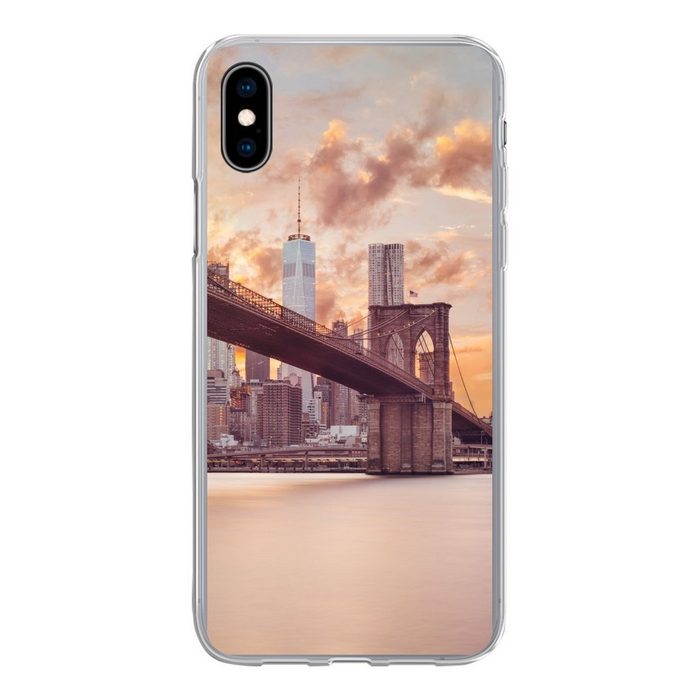 MuchoWow Handyhülle Brooklyn Bridge und die New Yorker Skyline bei Sonnenuntergang Handyhülle Apple iPhone Xs Smartphone-Bumper Print Handy