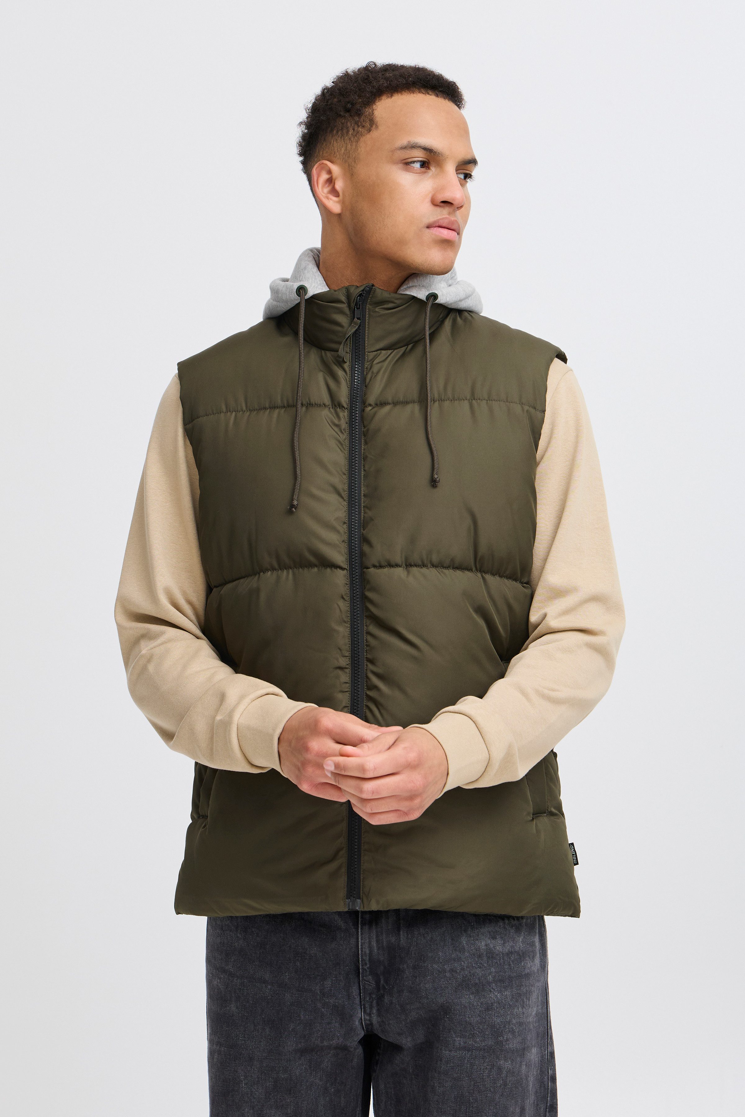 Blend Steppweste BHELWIN vest w. jersey hood Regular Fit, mit Reißverschluss, aus Polyester und Kunstfaser
