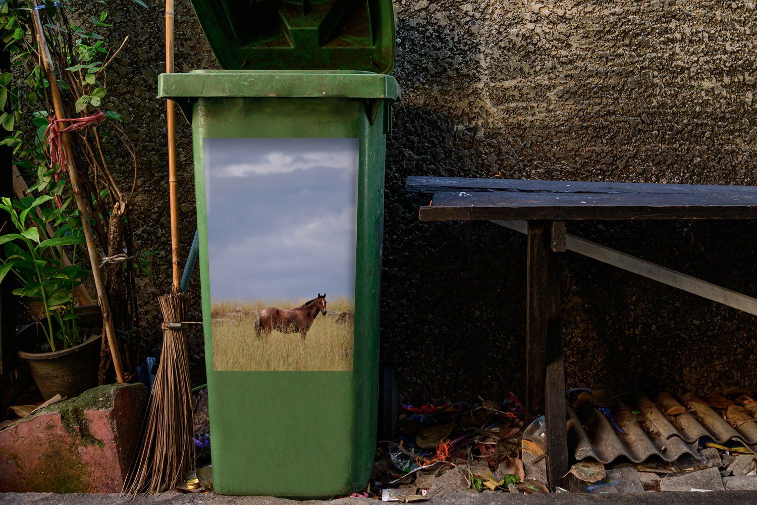 - Abfalbehälter - MuchoWow Pferd Mülltonne, Wandsticker Sticker, Container, Gras Mülleimer-aufkleber, St), Criollo (1