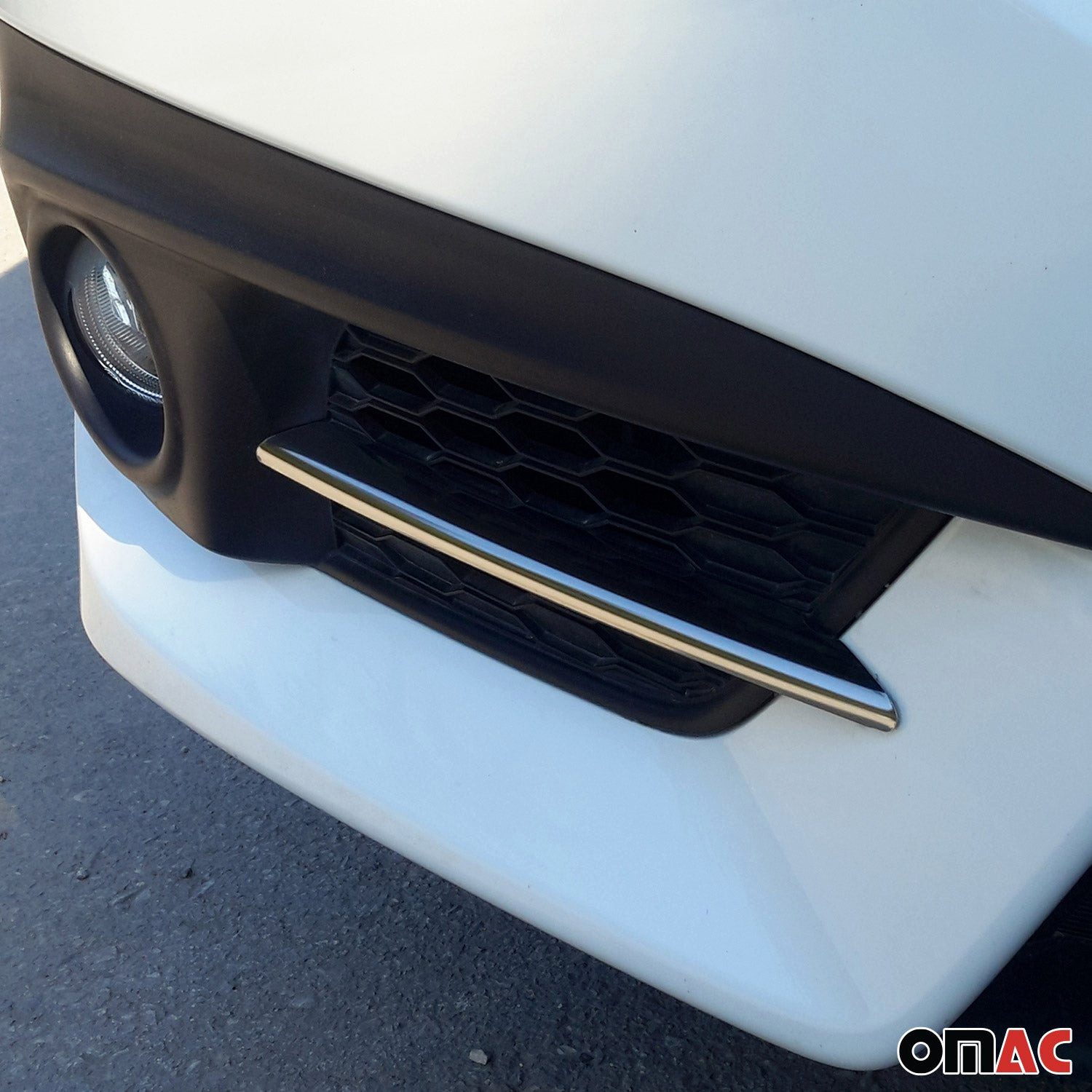 OMAC Zierleisten-Aufkleber Nebelscheinwerfer Rahmen für Honda Civic X 2016-2021 Stufenheck Chrom, (2tlg), Langlebig,Einfache Reinigung,Einfache Installation,Rostbeständig