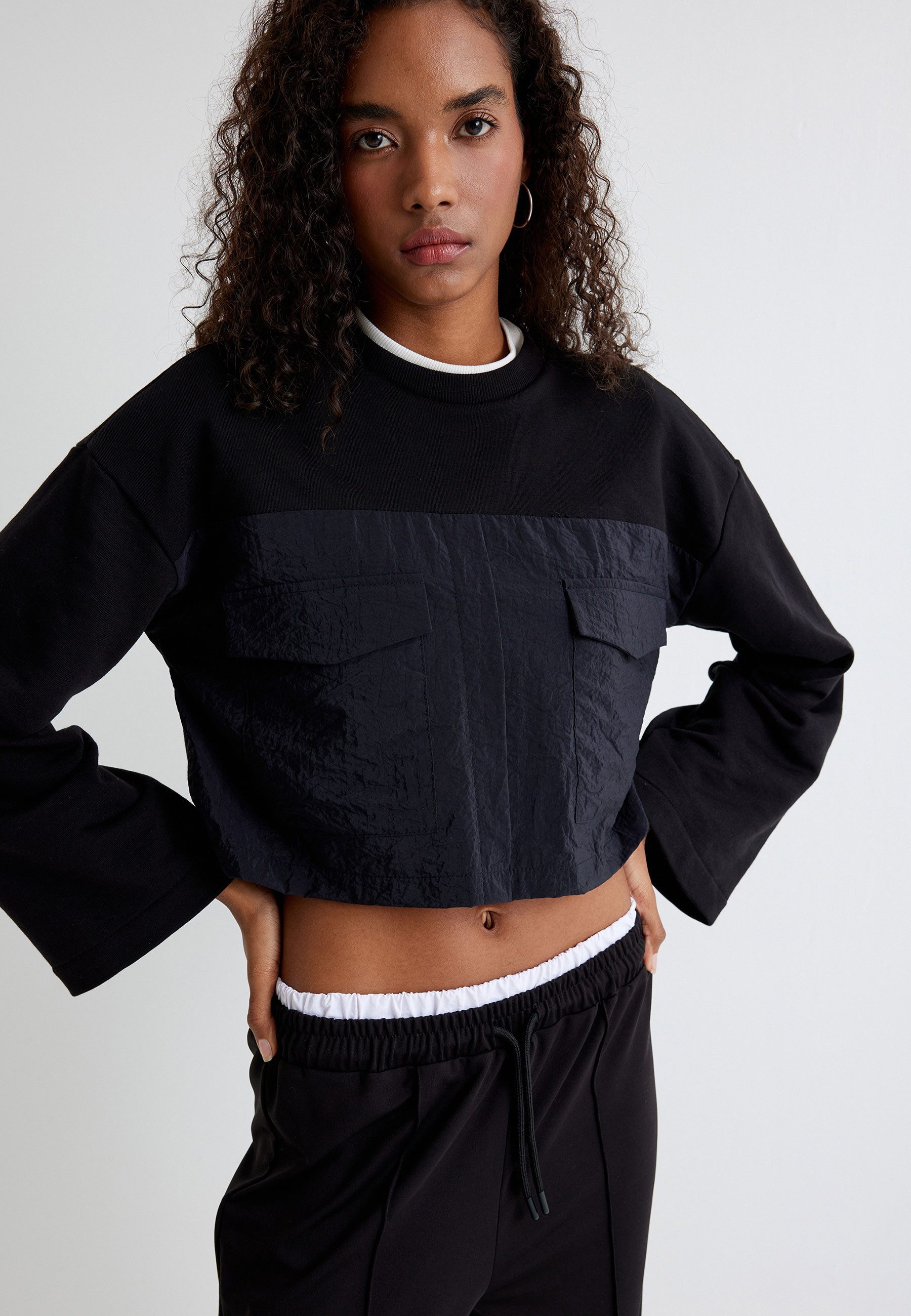 Koton Sweatshirt Rundhalsausschnitt Einsatz Von Zwei Verschiedenen Stoffen