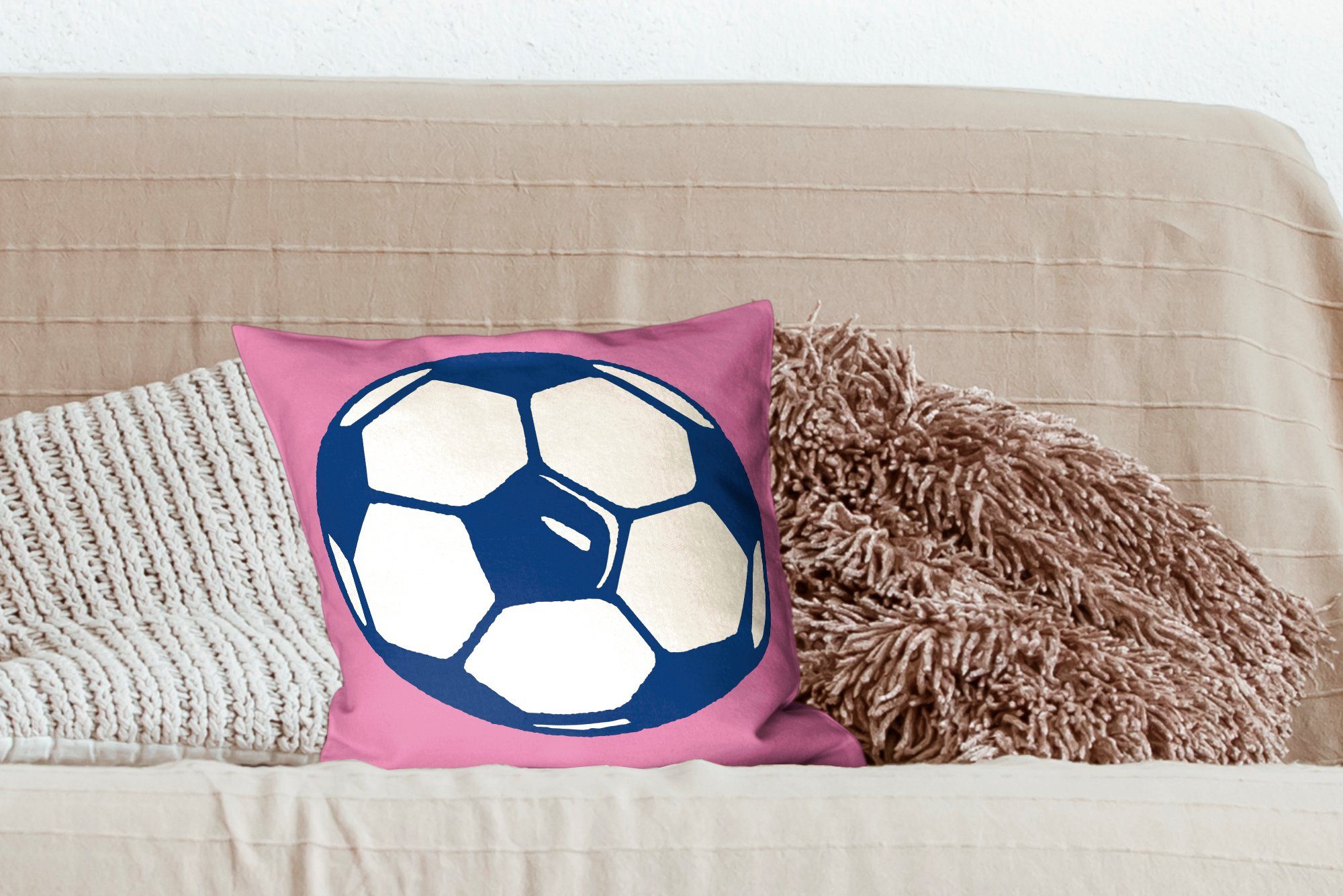 Fußball Deko, Zierkissen rosa auf Illustration Füllung von mit Eine Sofakissen Dekokissen Hintergrund für -, Wohzimmer, MuchoWow Schlafzimmer, einem einem