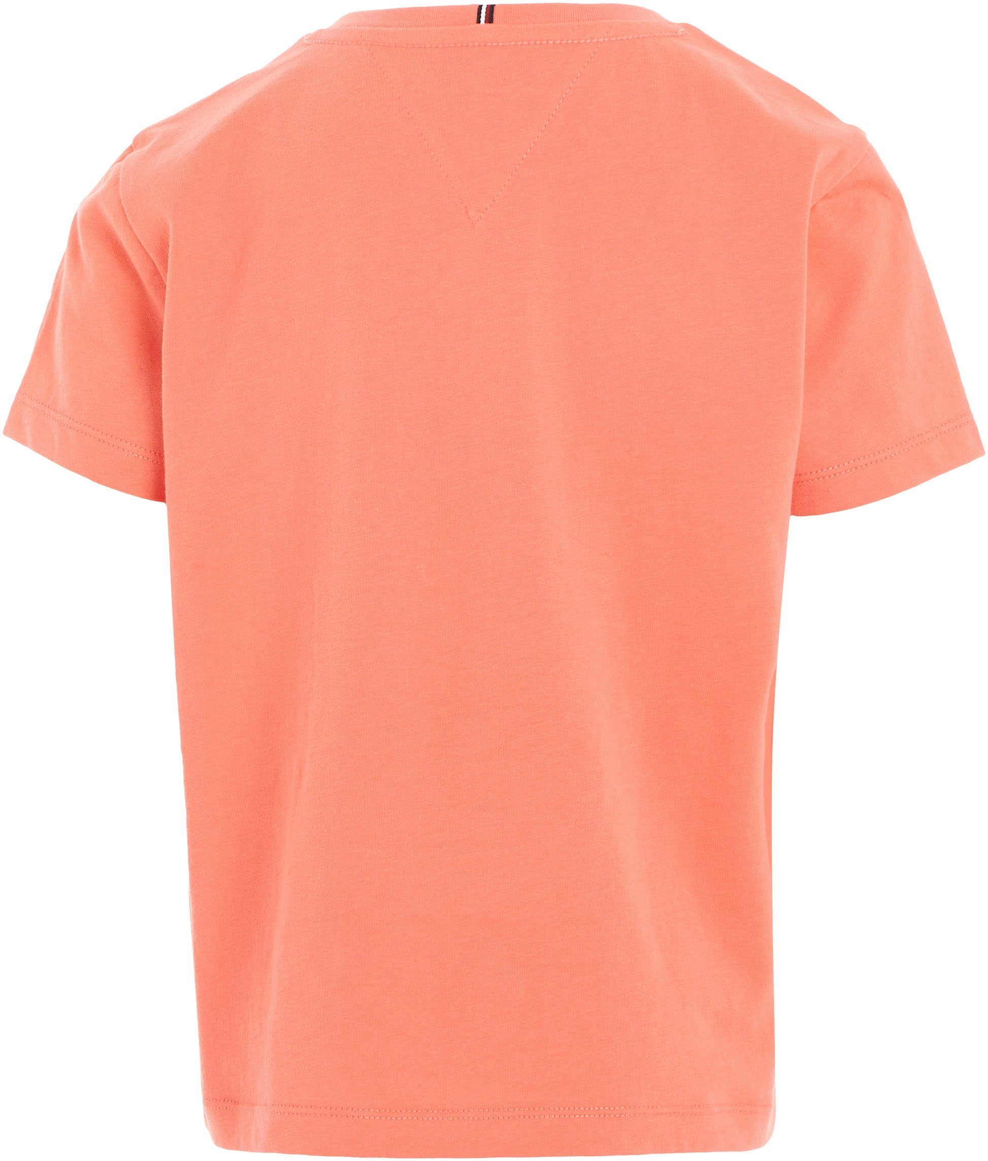Tommy Hilfiger T-Shirt modischem TEE Brust koralle Hilfiger-Logoschriftzug auf S/S der mit MONOTYPE
