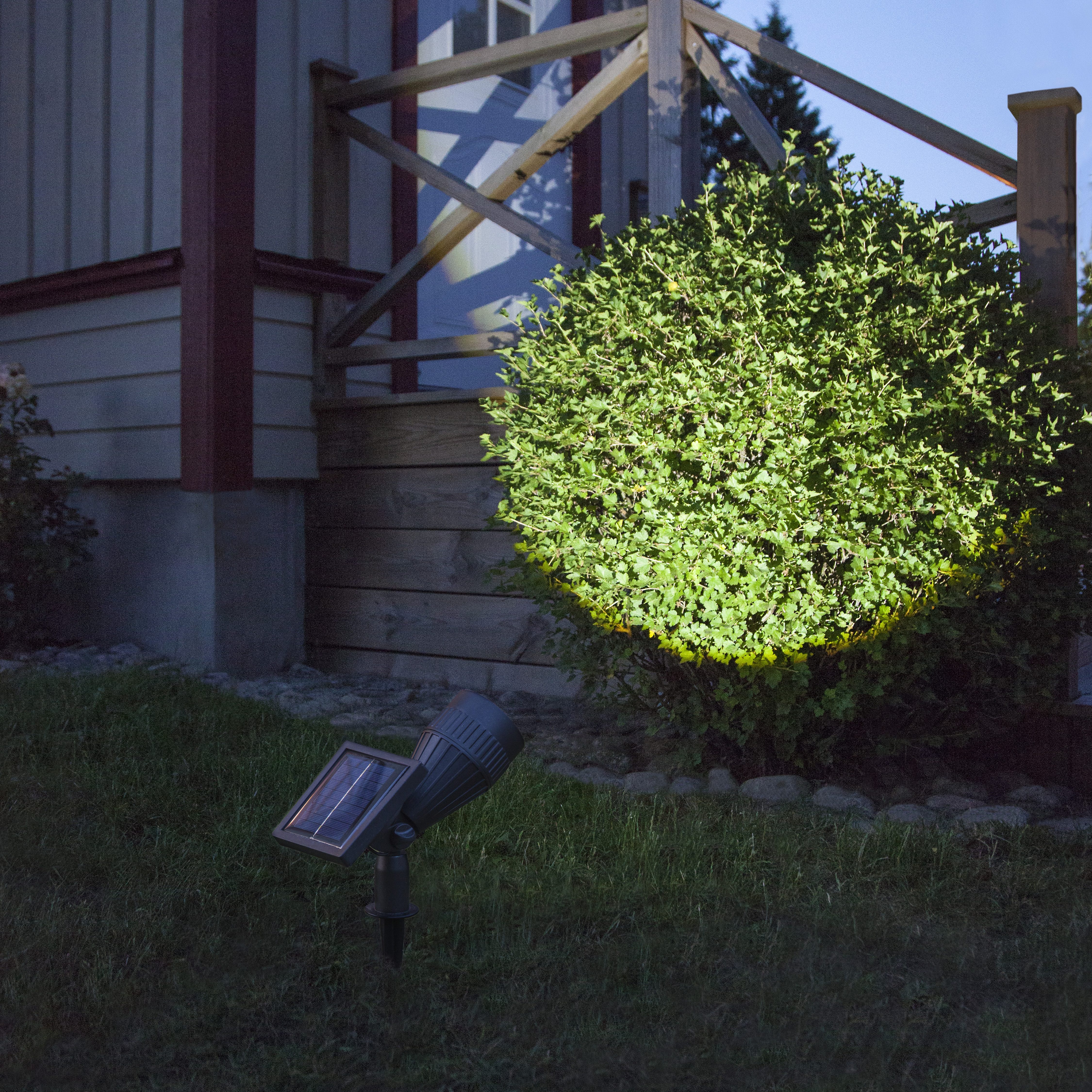 STAR TRADING LED Solarleuchte Solar-Spotlight Powerspot, Tageslichtsensor, LED fest integriert, Warmweiß, verstellbarer Lichtwinkel, Dämmerungssensor