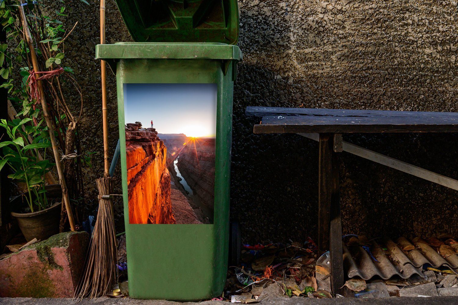 St), Wandsticker Mülltonne, MuchoWow (1 Abfalbehälter Mülleimer-aufkleber, Sticker, im Grand Einsam Container, Canyon