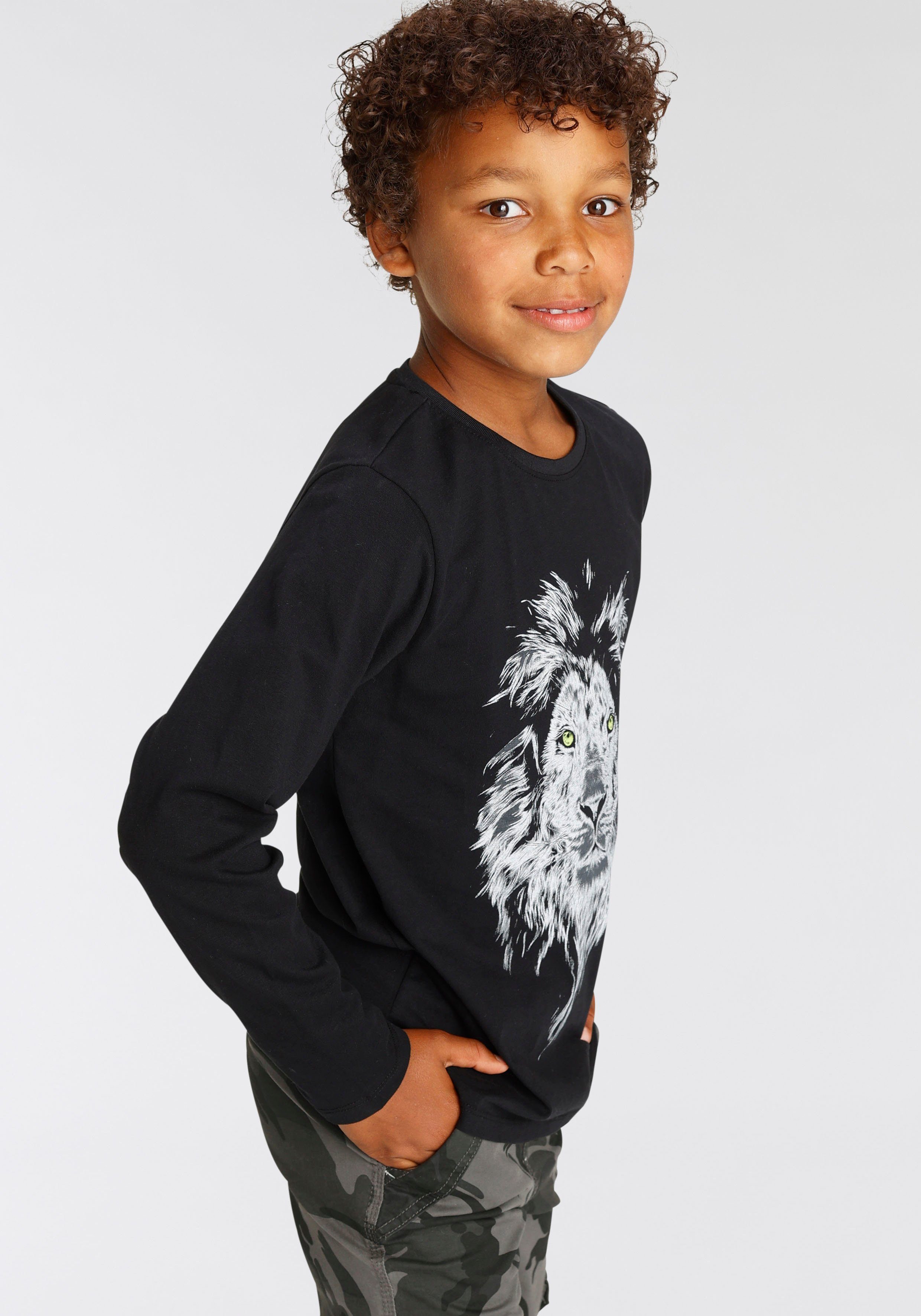 KIDSWORLD Langarmshirt WHITE LION Langarm, Basic-Passform, mit modischem Druck, Rundhalsausschnitt
